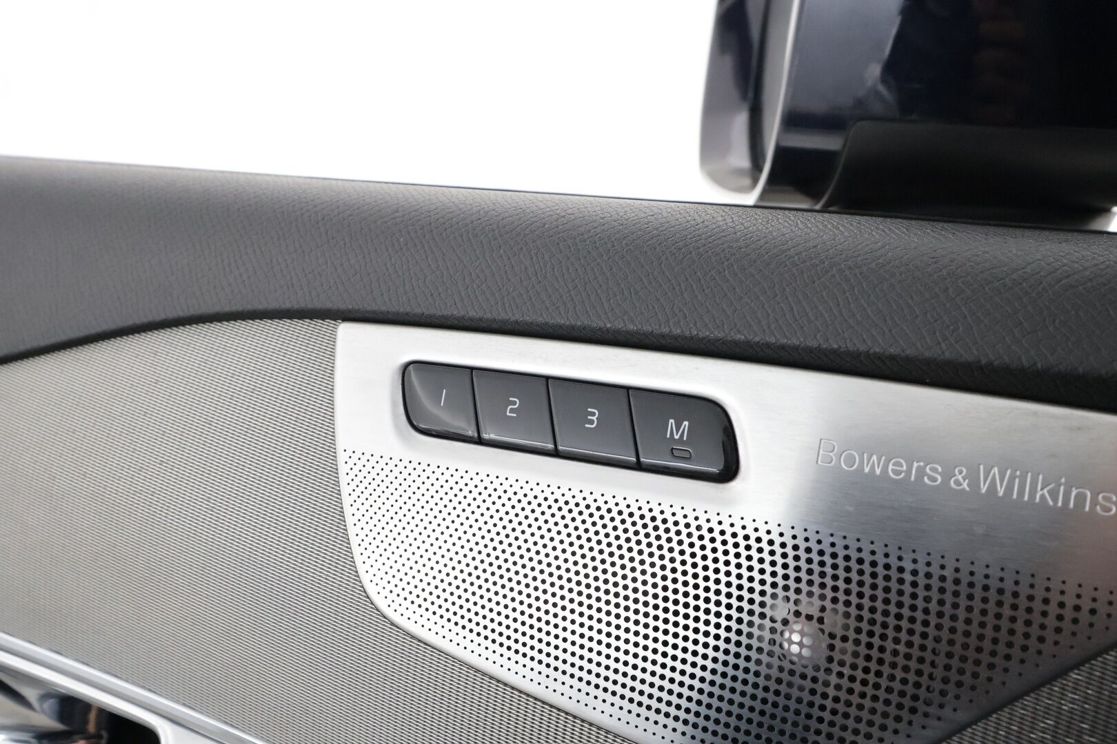 Volvo XC90 2016 D5 AWD Inscription * Pilot assist / Koukku / Webasto / Panorama / HUD / B&W / Muistipenkit / P.Kamera / Keyless / Sporttinahat * - Suomi-auto