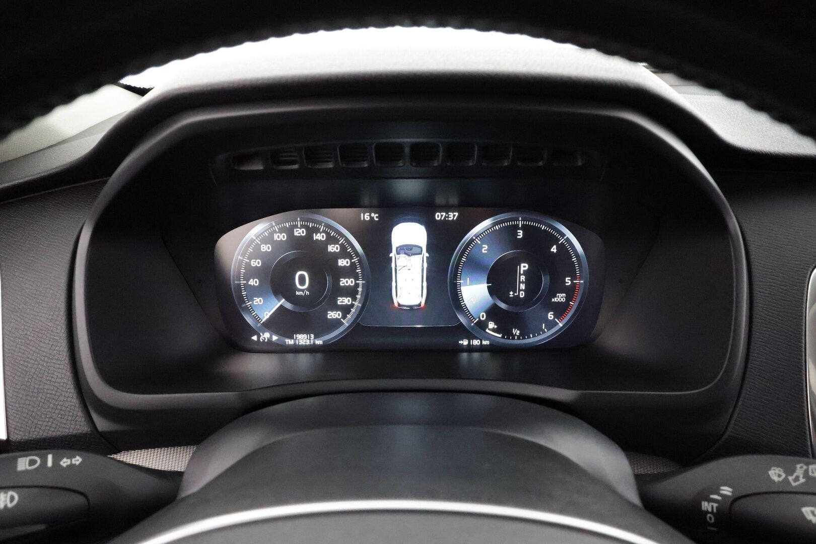 Volvo XC90 2016 D5 AWD Inscription * Pilot assist / Koukku / Webasto / Panorama / HUD / B&W / Muistipenkit / P.Kamera / Keyless / Sporttinahat * - Suomi-auto