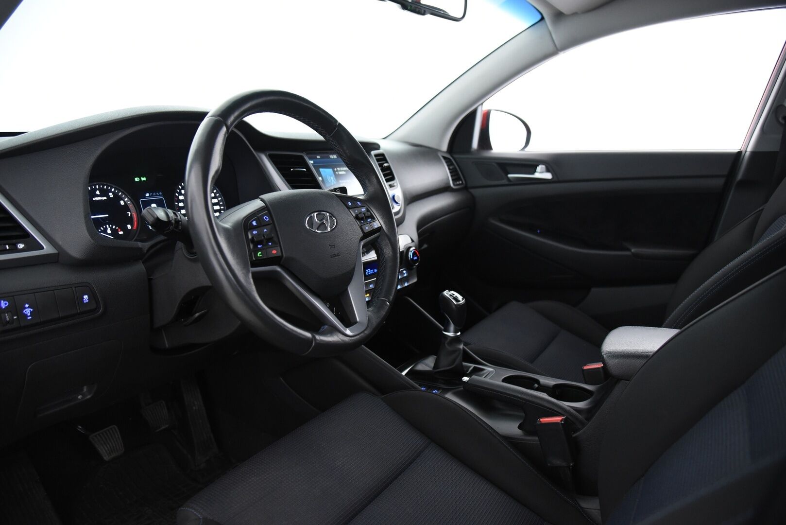 Hyundai Tucson 2016 1,6 6MT ISG Comfort / Vetokoukku / P-Kamera / Vakkari / Lämm. Ohjauspyörä - Erinomainen huoltohistoria! / 2x renkaat aluvanteilla - HULLUT JOULUT KORKOTARJOUS 2,49% 