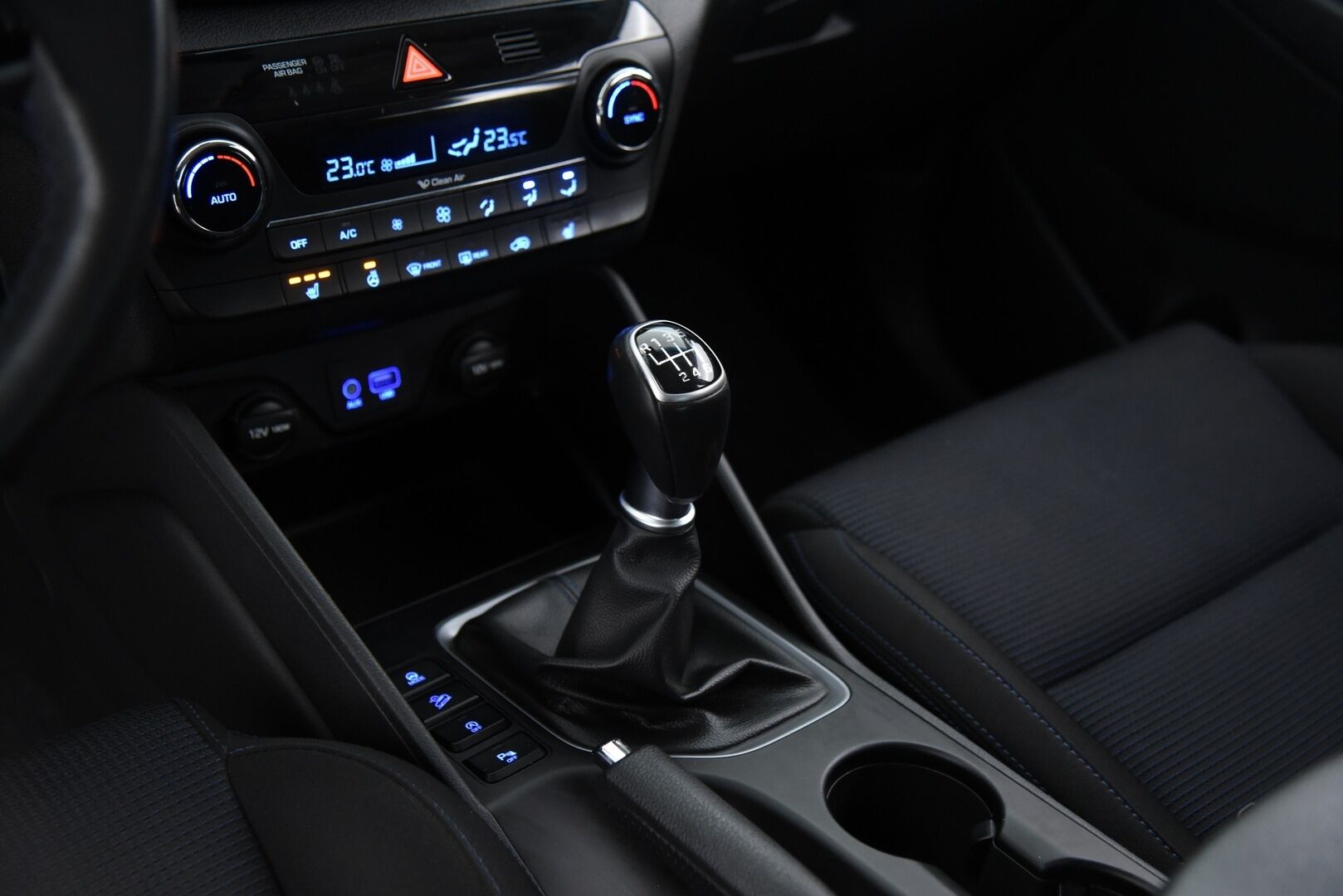 Hyundai Tucson 2016 1,6 6MT ISG Comfort / Vetokoukku / P-Kamera / Vakkari / Lämm. Ohjauspyörä - Erinomainen huoltohistoria! / 2x renkaat aluvanteilla - HULLUT JOULUT KORKOTARJOUS 2,49% 