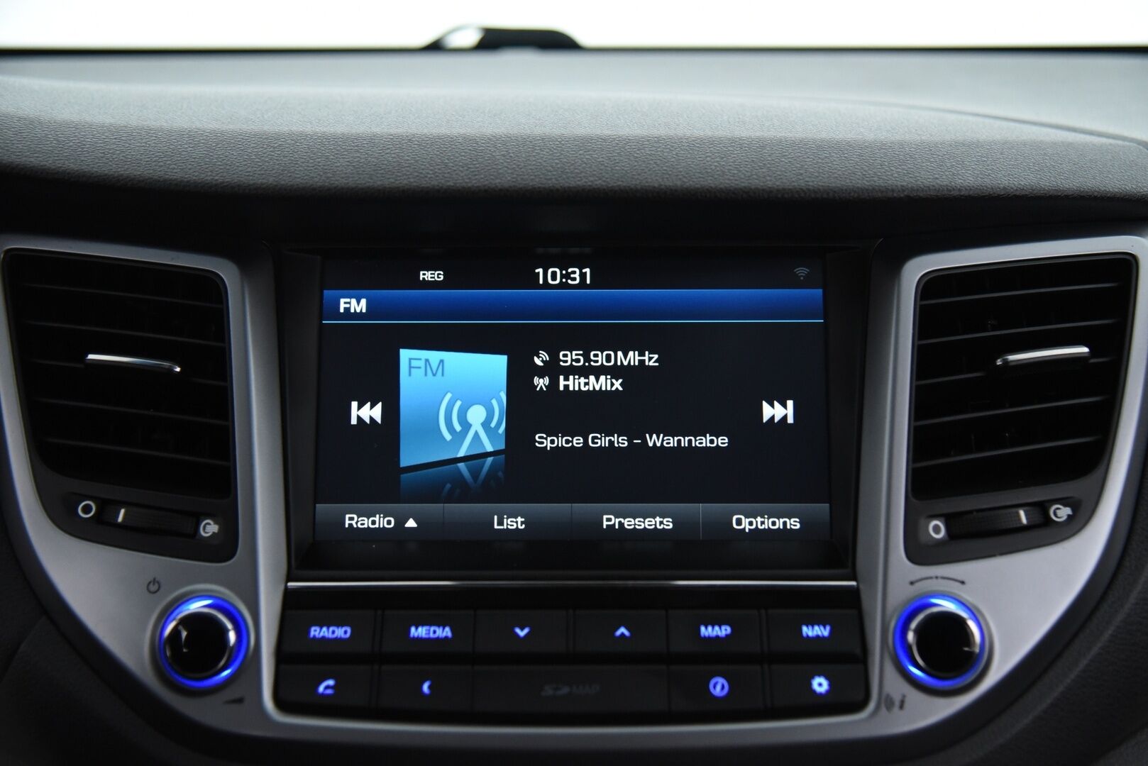 Hyundai Tucson 2016 1,6 6MT ISG Comfort / Vetokoukku / P-Kamera / Vakkari / Lämm. Ohjauspyörä - Erinomainen huoltohistoria! / 2x renkaat aluvanteilla - HULLUT JOULUT KORKOTARJOUS 2,49% 