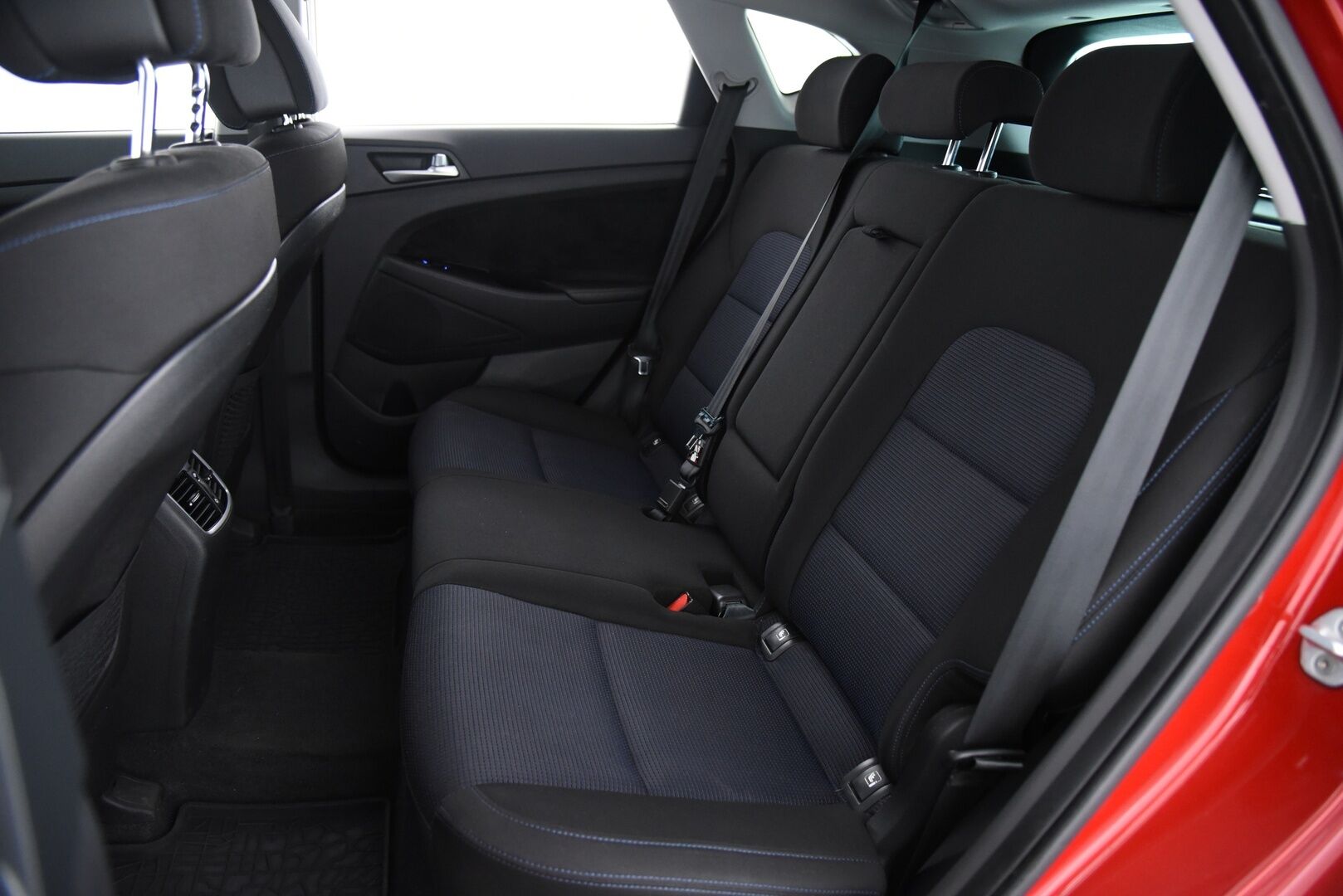 Hyundai Tucson 2016 1,6 6MT ISG Comfort / Vetokoukku / P-Kamera / Vakkari / Lämm. Ohjauspyörä - Erinomainen huoltohistoria! / 2x renkaat aluvanteilla - HULLUT JOULUT KORKOTARJOUS 2,49% 