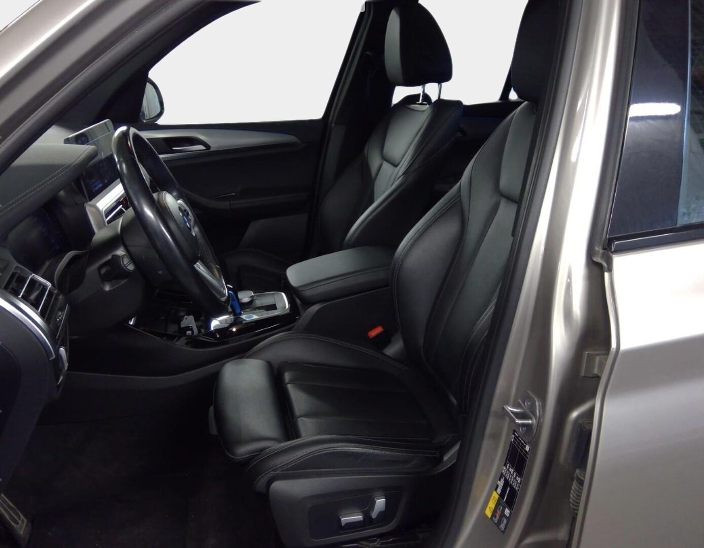 BMW IX3 2023 M-Sport - | ACC | Koukku | Panorama | Muistipenkki | Adapt.LED | Sporttinahat | Navi | Adapt.Alusta | P.Kamera | Kahdet renkaat aluvanteilla | Merkkihuollettu |