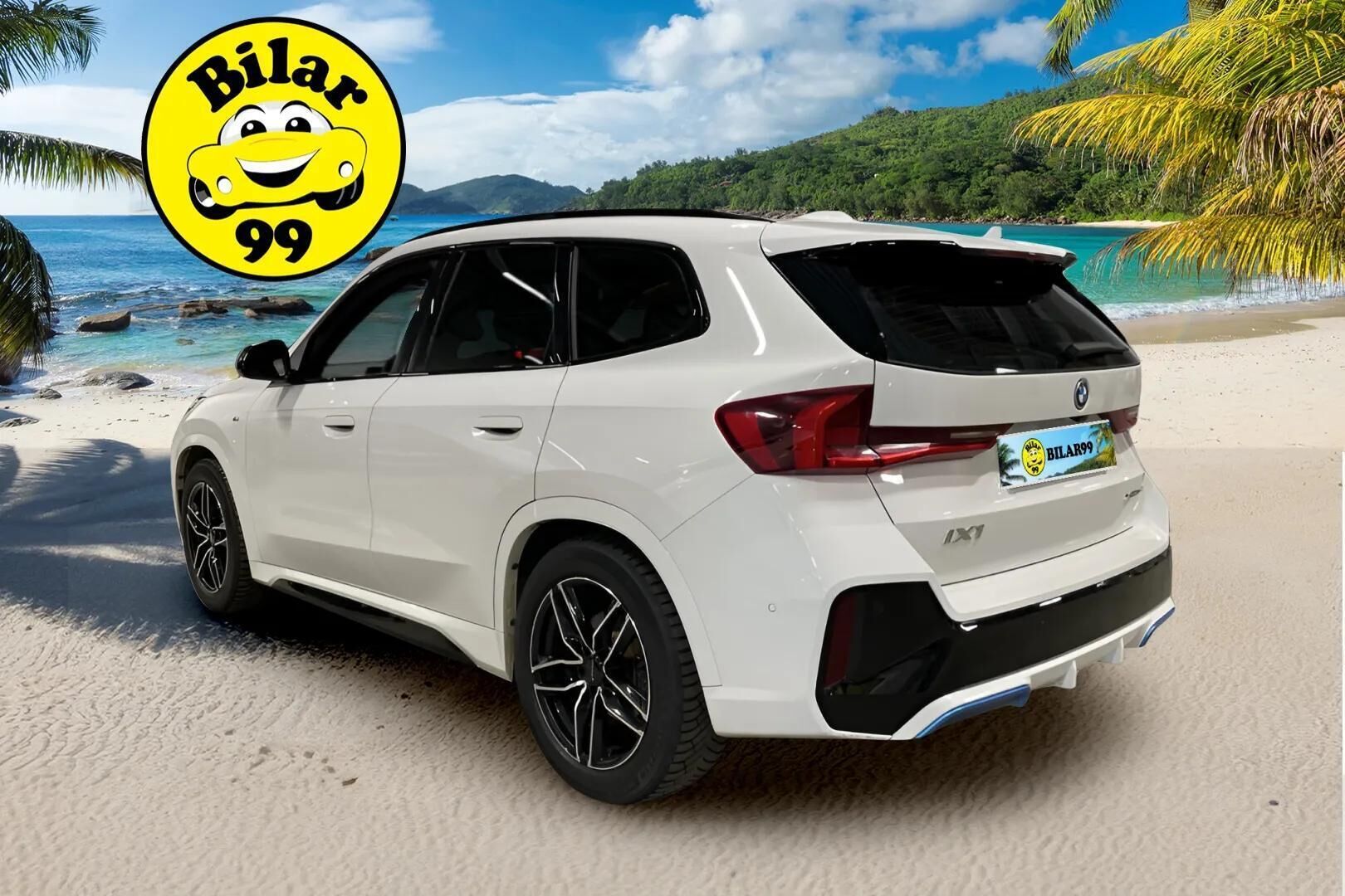 BMW IX1 2023 U11 30 xDrive M Sport * H&K / Muistipenkki hieronnalla / Adapt.Alusta / P.kamera / Koukku / Puolinahat / Navi / LED * - Kahdet renkaat aluvanteilla / Merkkihuollettu