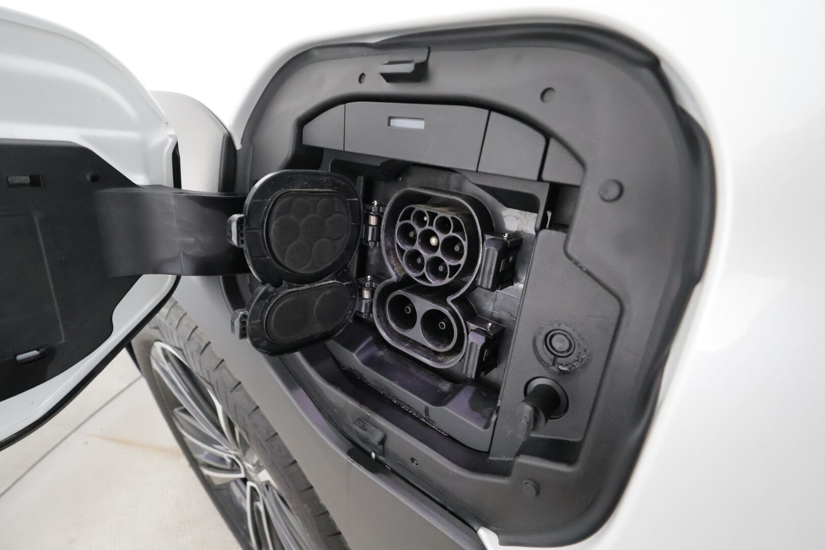 Toyota bZ4X 2023 Premium AWD Tulossa!!! - 11kw lataus! /ACC / P.kamera / JBL / Keinonahka verhoilu / Panorama / Two-tone 