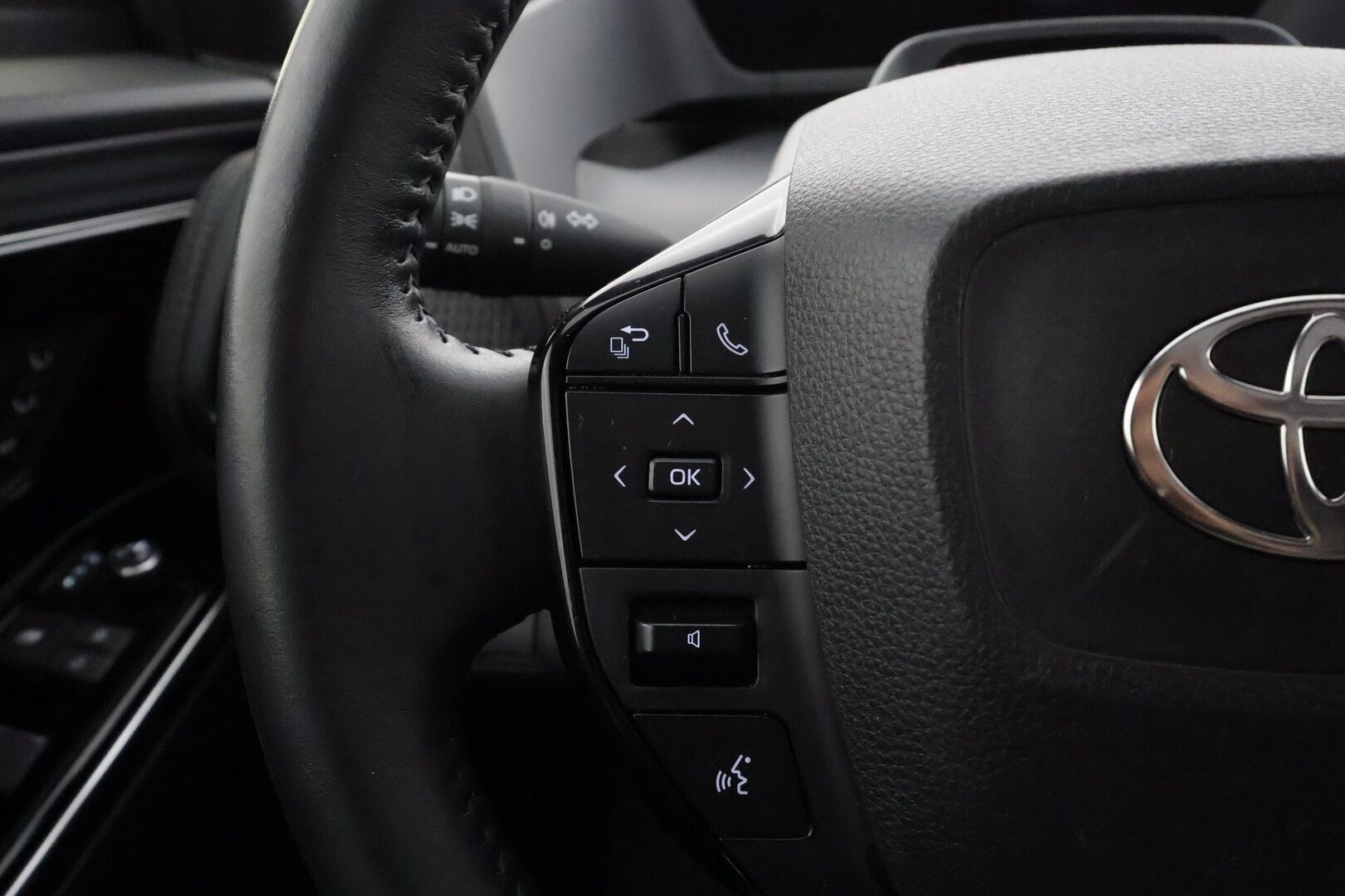Toyota bZ4X 2023 Premium AWD Tulossa!!! - 11kw lataus! /ACC / P.kamera / JBL / Keinonahka verhoilu / Panorama / Two-tone 