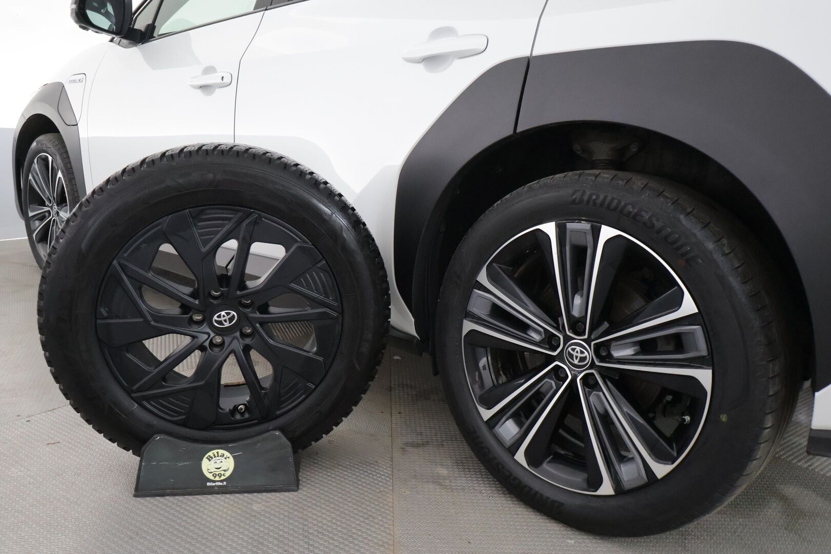 Toyota bZ4X 2023 Premium AWD Tulossa!!! - 11kw lataus! /ACC / P.kamera / JBL / Keinonahka verhoilu / Panorama / Two-tone 