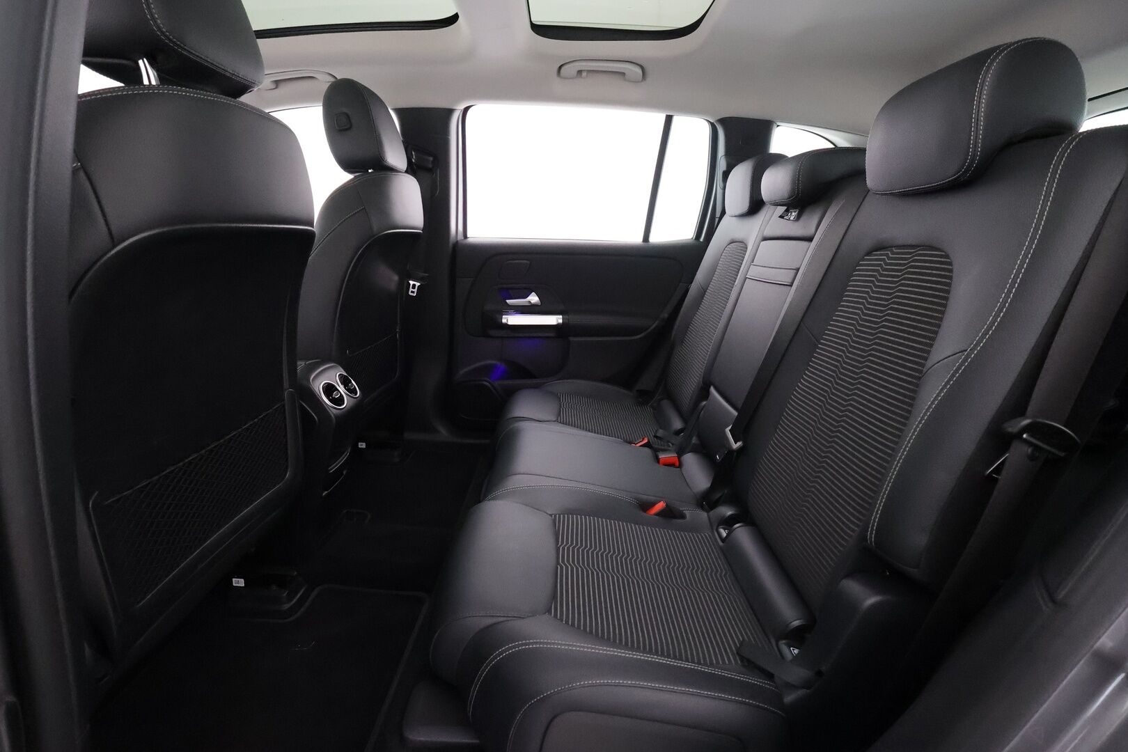 Mercedes-Benz EQB 2023 300 4MATIC Business - | Distronic+ | Lisälämmitin | Widescreen | HUD | Panorama | High Perofmance LED | Burmester | Puolinahat | Keyless | Apple&Android |