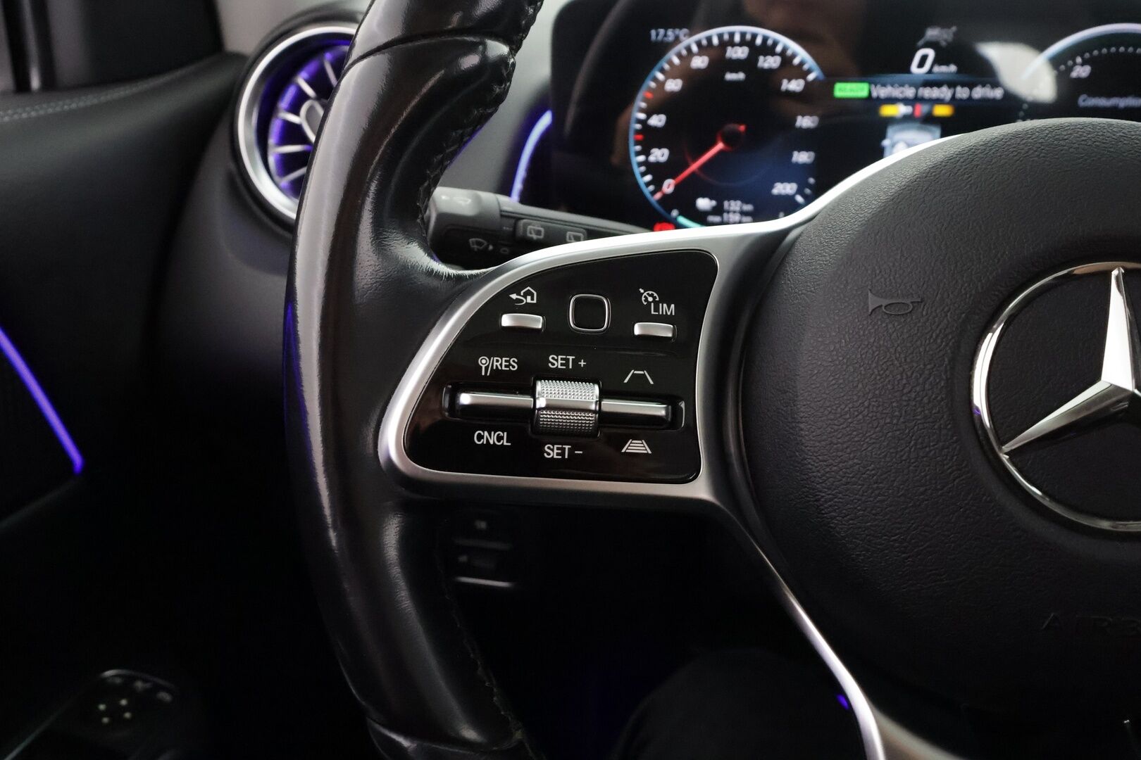 Mercedes-Benz EQB 2023 300 4MATIC Business - | Distronic+ | Lisälämmitin | Widescreen | HUD | Panorama | High Perofmance LED | Burmester | Puolinahat | Keyless | Apple&Android |