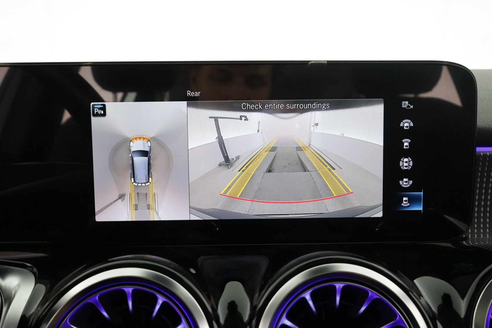 Mercedes-Benz EQB 2023 300 4MATIC Business - | Distronic+ | Lisälämmitin | Widescreen | HUD | Panorama | High Perofmance LED | Burmester | Puolinahat | Keyless | Apple&Android |