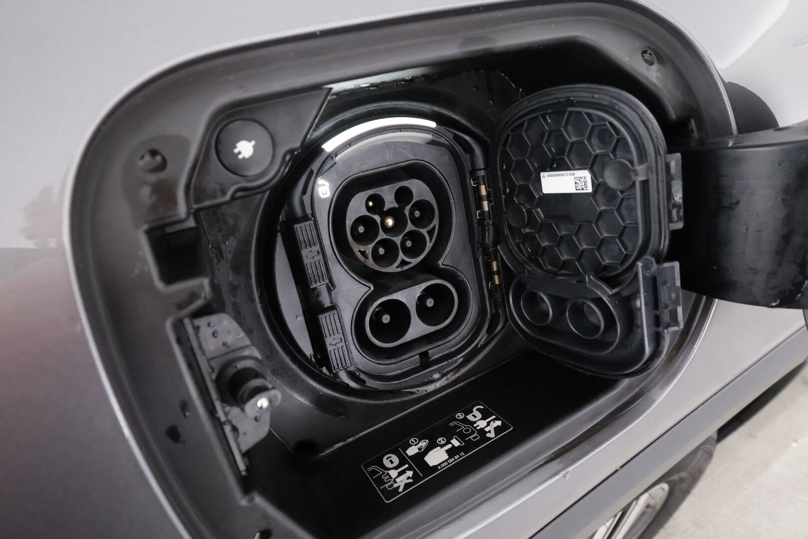 Mercedes-Benz EQB 2023 300 4MATIC Business - | Distronic+ | Lisälämmitin | Widescreen | HUD | Panorama | High Perofmance LED | Burmester | Puolinahat | Keyless | Apple&Android |
