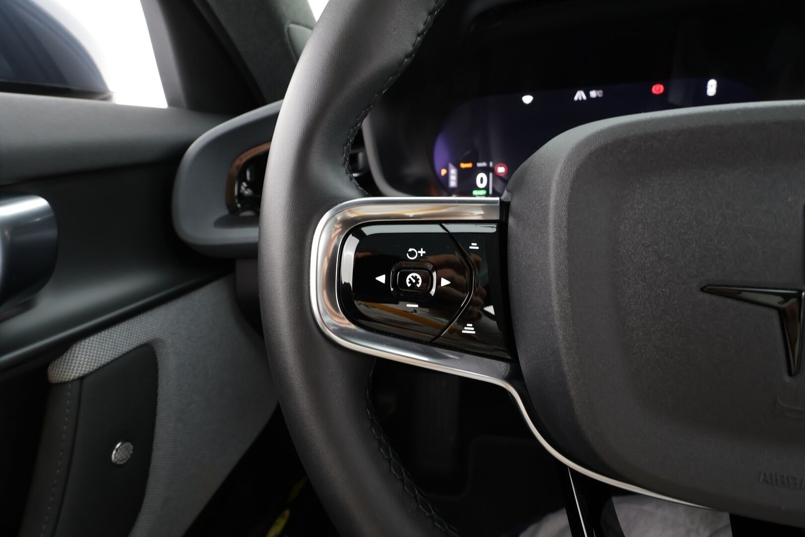 POLESTAR 2 2023 Performance * ACC / ILP / 360° / H&K / Muistipenkki / Lasikatto / LED / Navi * - Merkkihuollettu / Akku kuntotarkastettu SoH 95,2% - Osta nyt, maksa vasta ensi vuonna