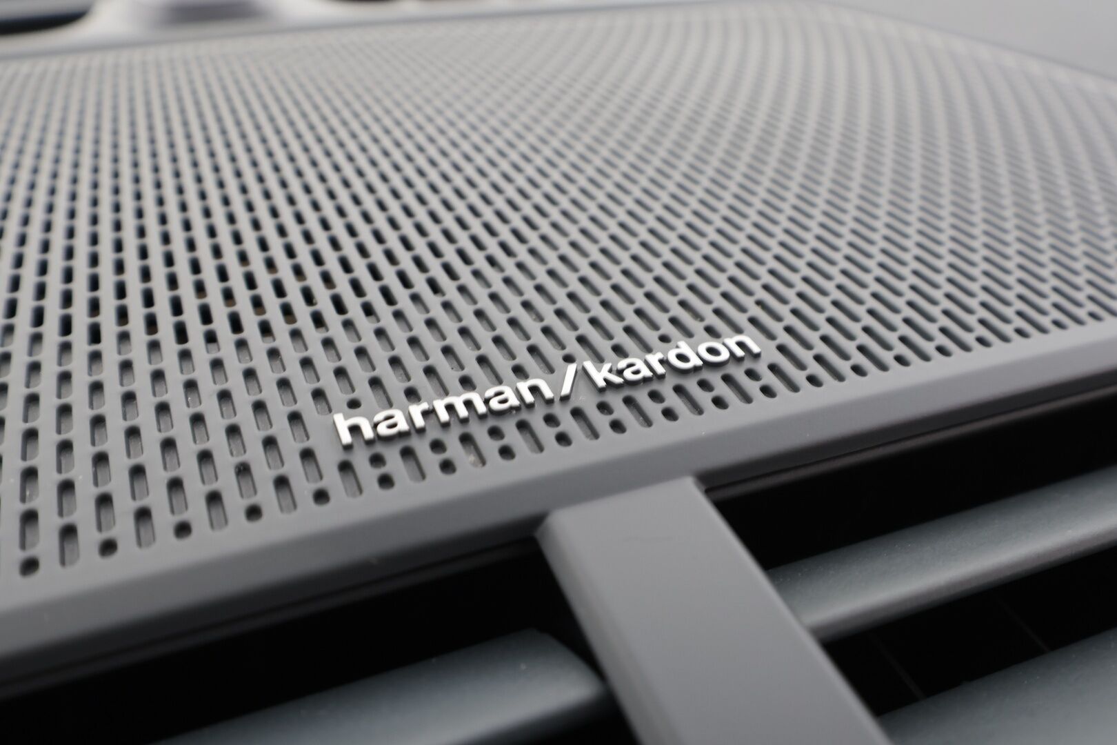 POLESTAR 2 2023 Performance * ACC / ILP / 360° / H&K / Muistipenkki / Lasikatto / LED / Navi * - Merkkihuollettu / Akku kuntotarkastettu SoH 95,2% - Osta nyt, maksa vasta ensi vuonna