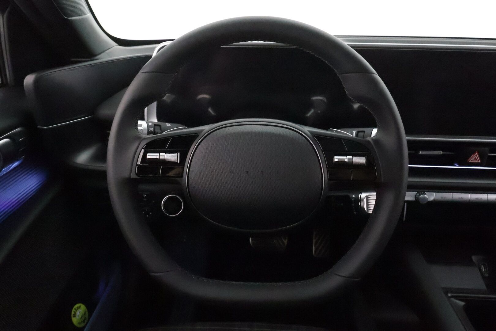 HYUNDAI IONIQ 6 2023 AWD First Edition 77 kWh 325 hv **Adapt.vakkari / Bose / HUD / 360° / Sähköpenkit / Lämpöpumppu / LED / Navi** - 3,99 % KORKOTARJOUS TÄHÄN AUTOON 31.8. ASTI! - Akku kuntotarkastettu / Muistipenkki / Puolinahat / Penkinlämmittimet takana / Ratinlämmitin / Lasikattoluukku / Widescreen