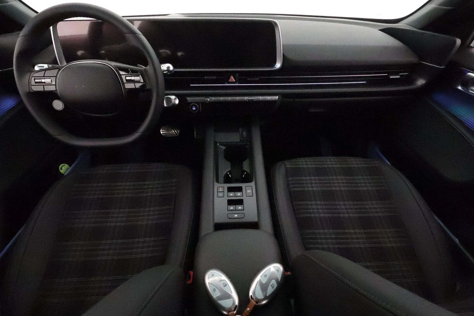 HYUNDAI IONIQ 6 2023 AWD First Edition 77 kWh 325 hv **Adapt.vakkari / Bose / HUD / 360° / Sähköpenkit / Lämpöpumppu / LED / Navi** - 3,99 % KORKOTARJOUS TÄHÄN AUTOON 31.8. ASTI! - Akku kuntotarkastettu / Muistipenkki / Puolinahat / Penkinlämmittimet takana / Ratinlämmitin / Lasikattoluukku / Widescreen
