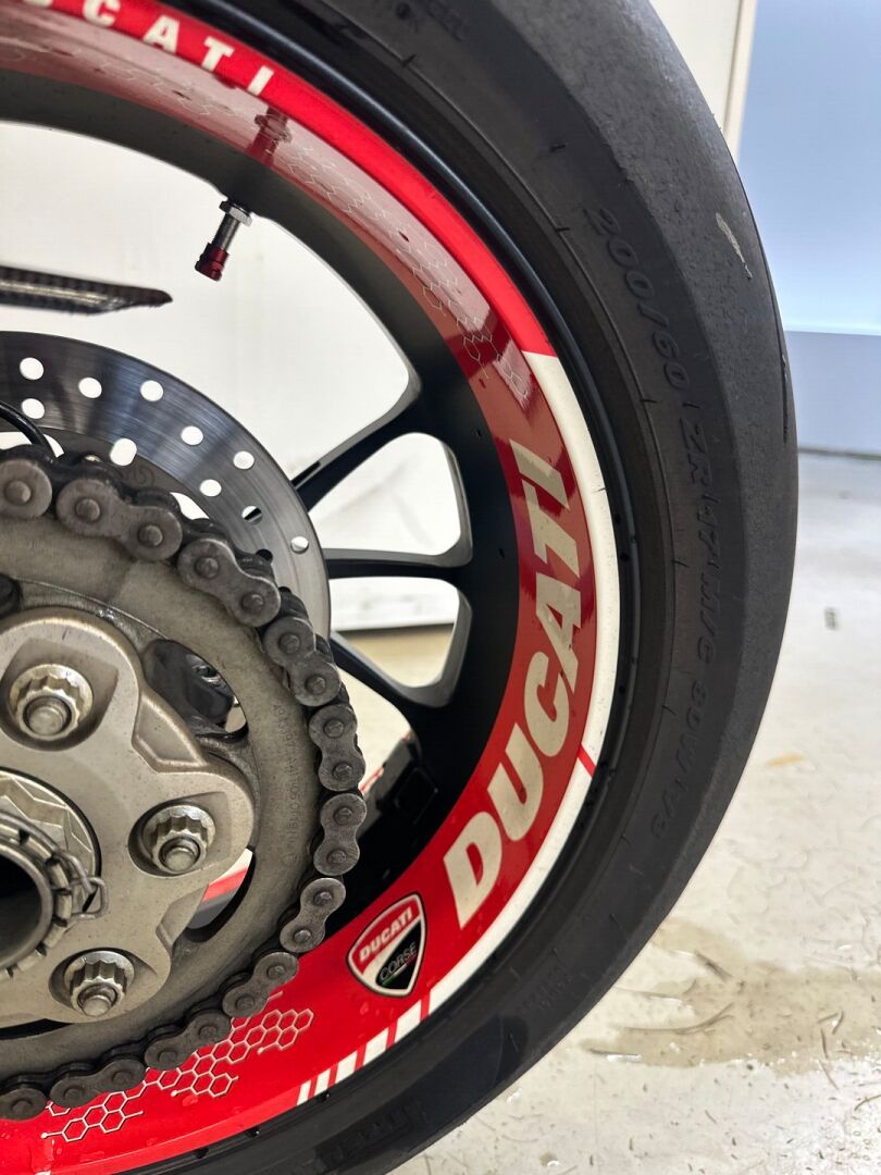 Ducati Panigale V4 2020 Panigale V4 S Arrow / Öhlins / Suomi-pyörä - Poikkeuksellisen kattavasti varusteltu V4s! Arrow / Bluetooth / Suomi-pyörä / Öhlins / Cordona -shfteri yms.