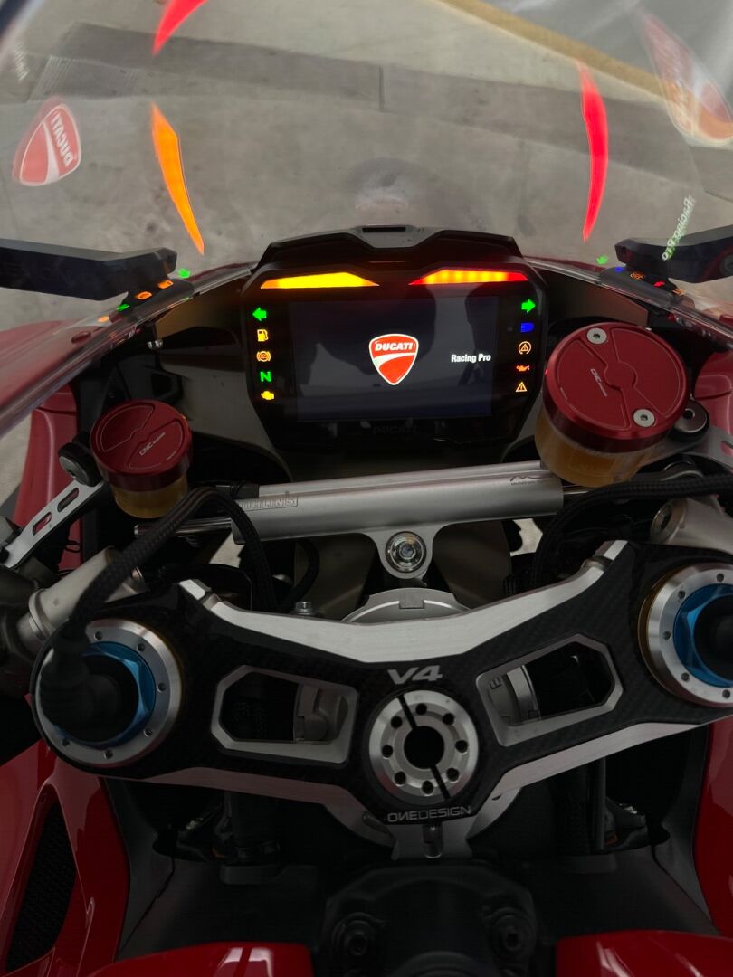 Ducati Panigale V4 2020 Panigale V4 S Arrow / Öhlins / Suomi-pyörä - Poikkeuksellisen kattavasti varusteltu V4s! Arrow / Bluetooth / Suomi-pyörä / Öhlins / Cordona -shfteri yms.