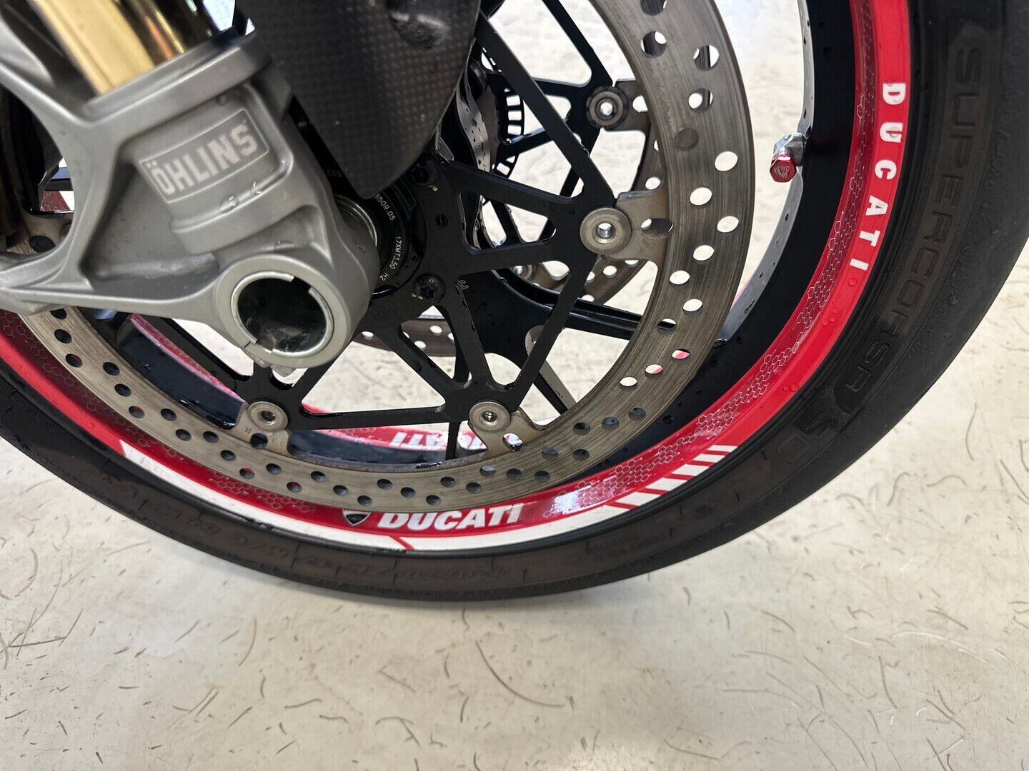 Ducati Panigale V4 2020 Panigale V4 S Arrow / Öhlins / Suomi-pyörä - Poikkeuksellisen kattavasti varusteltu V4s! Arrow / Bluetooth / Suomi-pyörä / Öhlins / Cordona -shfteri yms.