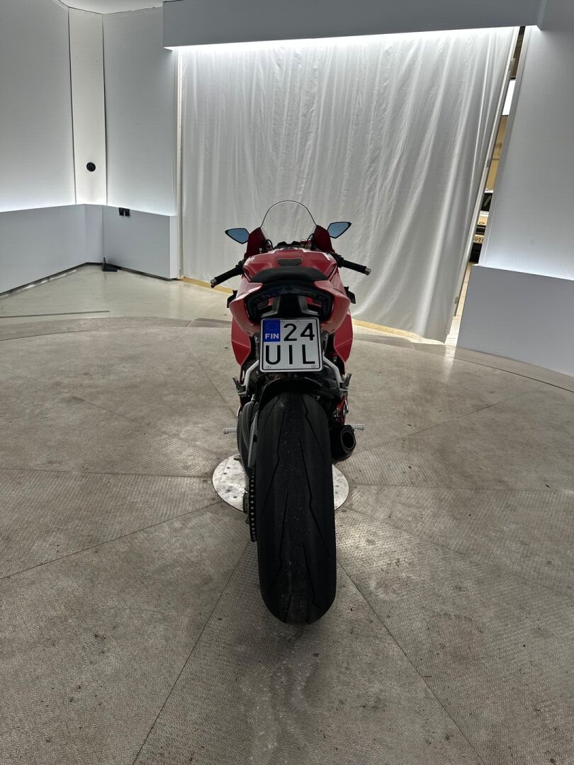 Ducati Panigale V4 2020 Panigale V4 S Arrow / Öhlins / Suomi-pyörä - Poikkeuksellisen kattavasti varusteltu V4s! Arrow / Bluetooth / Suomi-pyörä / Öhlins / Cordona -shfteri yms.