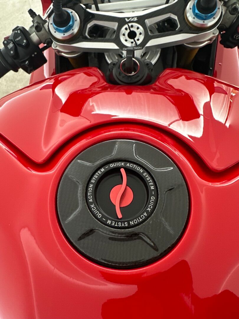 Ducati Panigale V4 2020 Panigale V4 S Arrow / Öhlins / Suomi-pyörä - Poikkeuksellisen kattavasti varusteltu V4s! Arrow / Bluetooth / Suomi-pyörä / Öhlins / Cordona -shfteri yms.