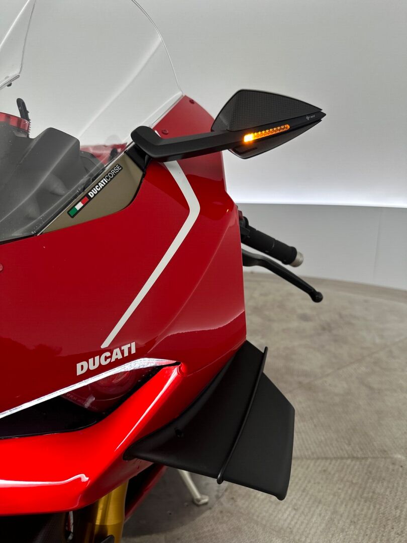 Ducati Panigale V4 2020 Panigale V4 S Arrow / Öhlins / Suomi-pyörä - Poikkeuksellisen kattavasti varusteltu V4s! Arrow / Bluetooth / Suomi-pyörä / Öhlins / Cordona -shfteri yms.