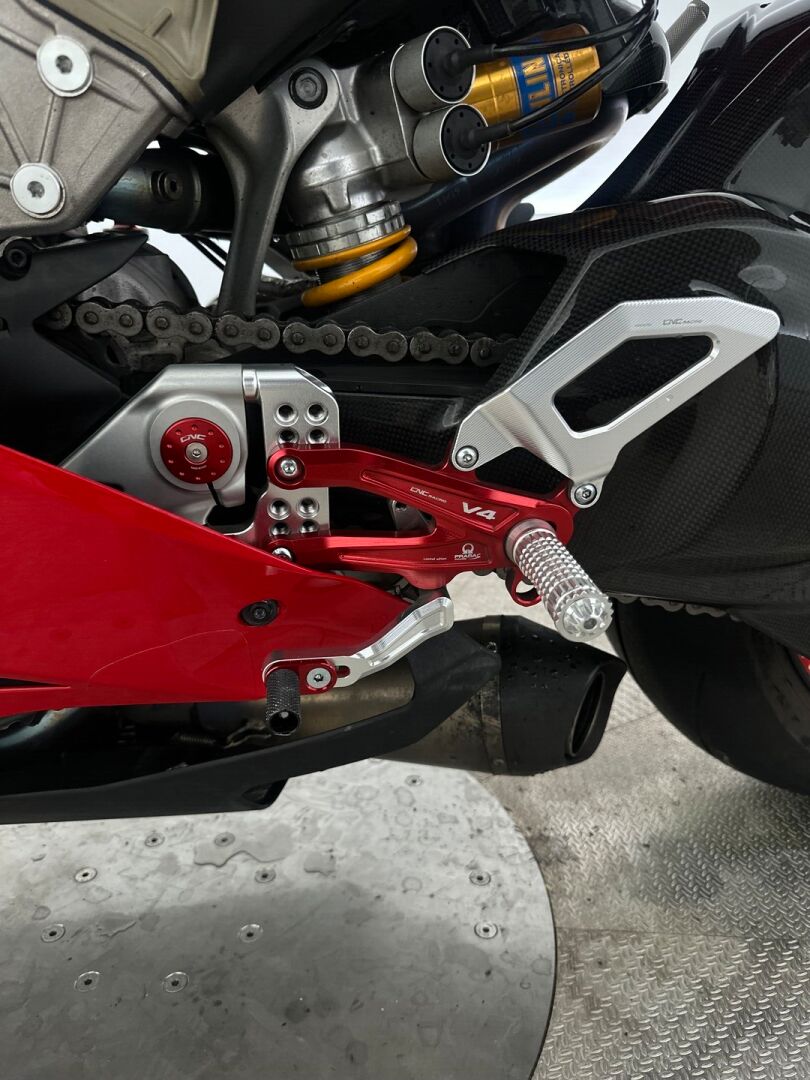 Ducati Panigale V4 2020 Panigale V4 S Arrow / Öhlins / Suomi-pyörä - Poikkeuksellisen kattavasti varusteltu V4s! Arrow / Bluetooth / Suomi-pyörä / Öhlins / Cordona -shfteri yms.