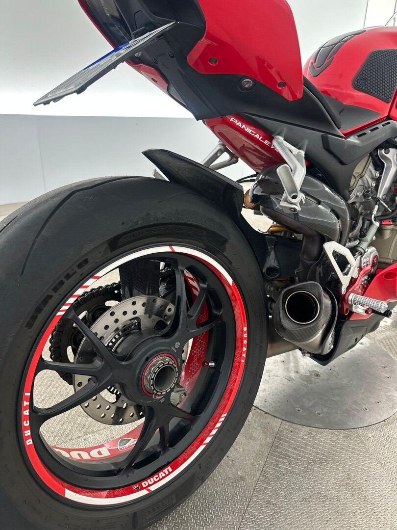 Ducati Panigale V4 2020 Panigale V4 S Arrow / Öhlins / Suomi-pyörä - Poikkeuksellisen kattavasti varusteltu V4s! Arrow / Bluetooth / Suomi-pyörä / Öhlins / Cordona -shfteri yms.