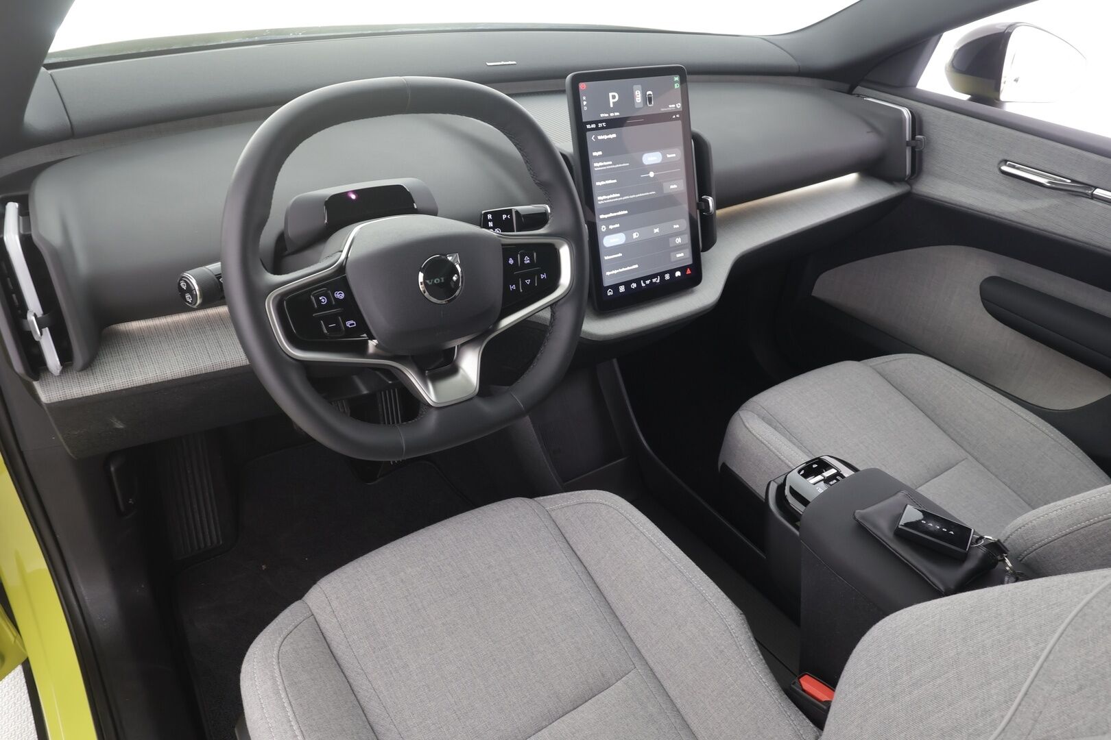 Volvo EX30 2025 Twin Performance Ultra - | ACC | ILP | Koukku | 360° | Harman/Kardon | Lasikatto | Muistipenkki | Sähköpenkit | Pilot Assist | BLIS | Keyless | Ambient | Merkkihuollot |