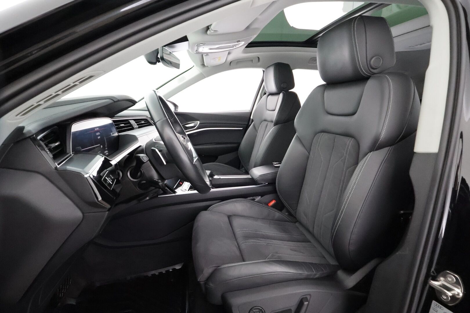 AUDI Q8 E-TRON 2024 55 Quattro  - | ACC | Lisälämmitin | Koukku | Matrix-LED | B&O | Panorama | Muistipenkki | Ilma-alusta | 360-Kamera | Merkkihuollettu | Kahdet renkaat |