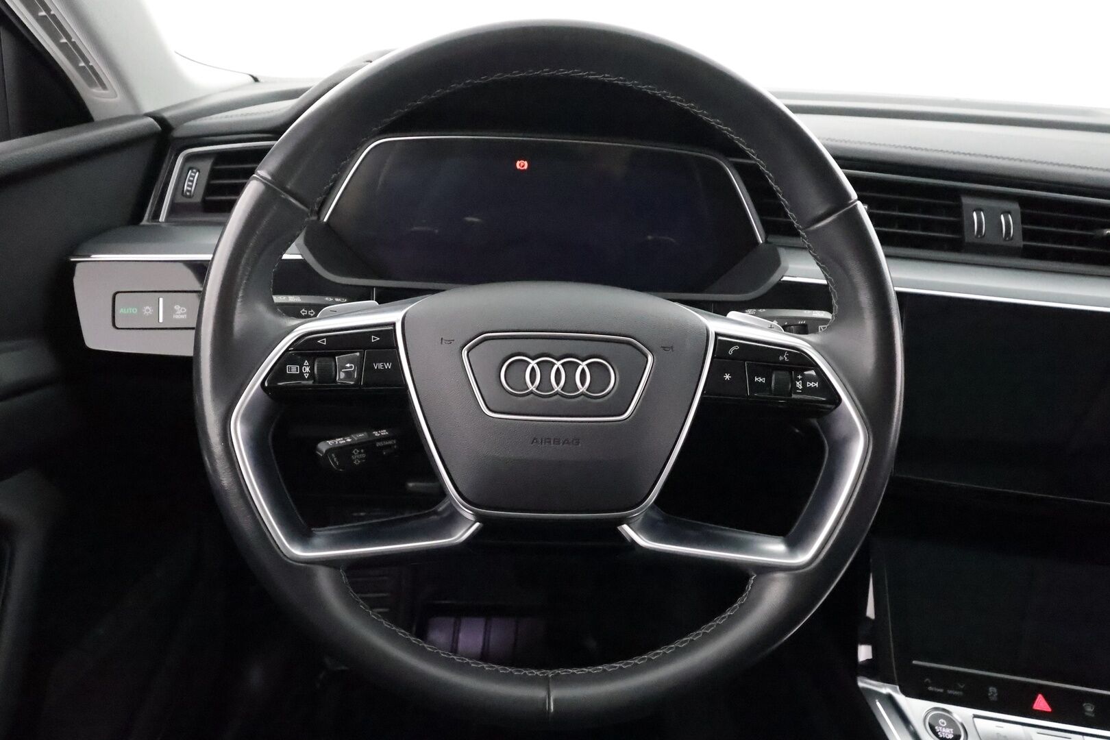 AUDI Q8 E-TRON 2024 55 Quattro  - | ACC | Lisälämmitin | Koukku | Matrix-LED | B&O | Panorama | Muistipenkki | Ilma-alusta | 360-Kamera | Merkkihuollettu | Kahdet renkaat |