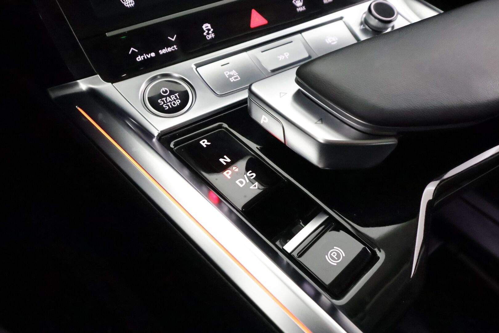 AUDI Q8 E-TRON 2024 55 Quattro  - | ACC | Lisälämmitin | Koukku | Matrix-LED | B&O | Panorama | Muistipenkki | Ilma-alusta | 360-Kamera | Merkkihuollettu | Kahdet renkaat |