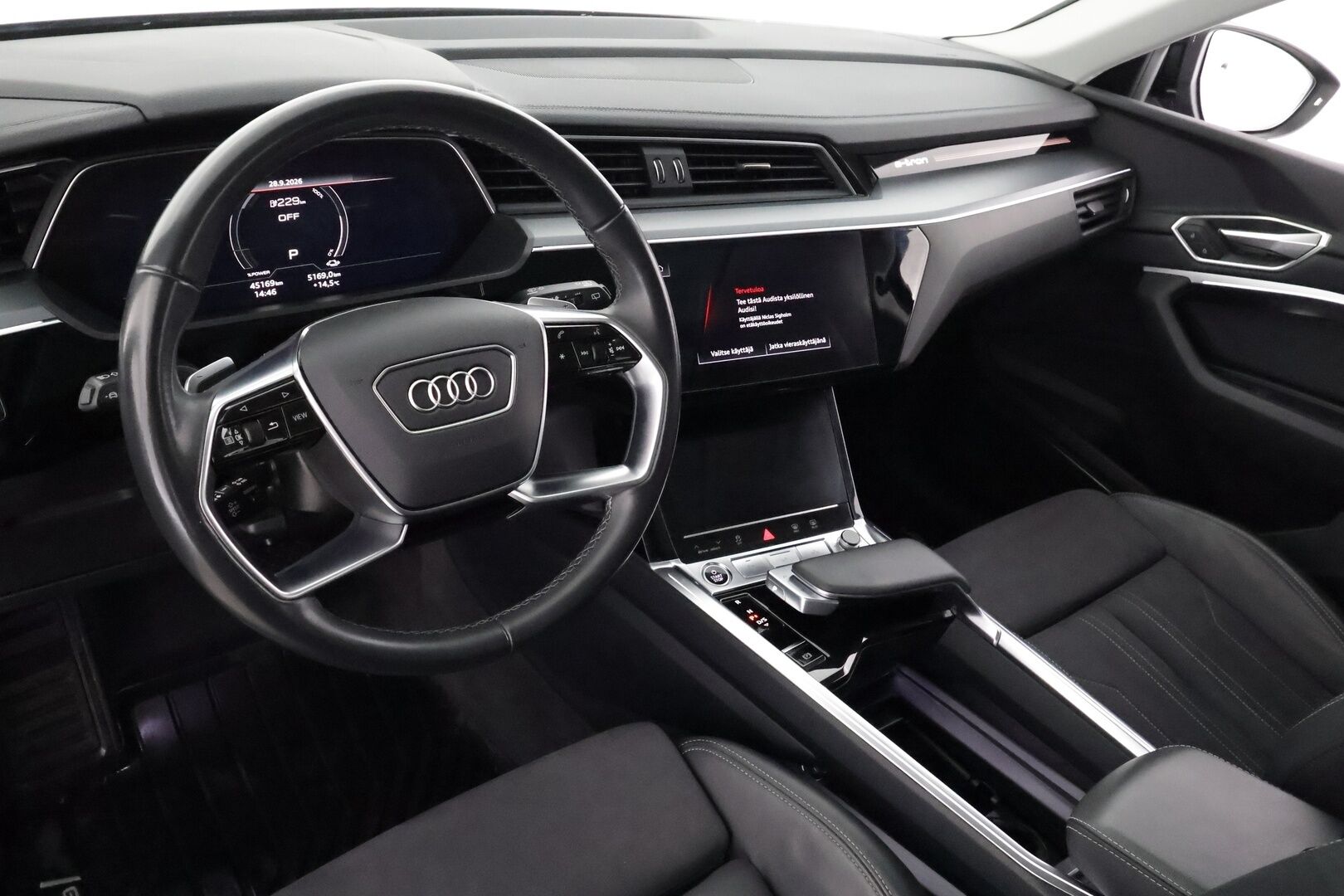 AUDI Q8 E-TRON 2024 55 Quattro  - | ACC | Lisälämmitin | Koukku | Matrix-LED | B&O | Panorama | Muistipenkki | Ilma-alusta | 360-Kamera | Merkkihuollettu | Kahdet renkaat |