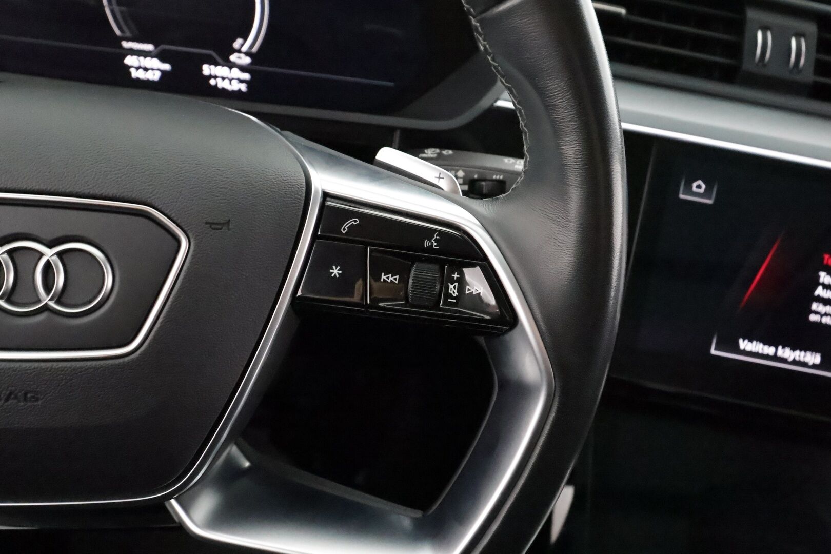 AUDI Q8 E-TRON 2024 55 Quattro  - | ACC | Lisälämmitin | Koukku | Matrix-LED | B&O | Panorama | Muistipenkki | Ilma-alusta | 360-Kamera | Merkkihuollettu | Kahdet renkaat |