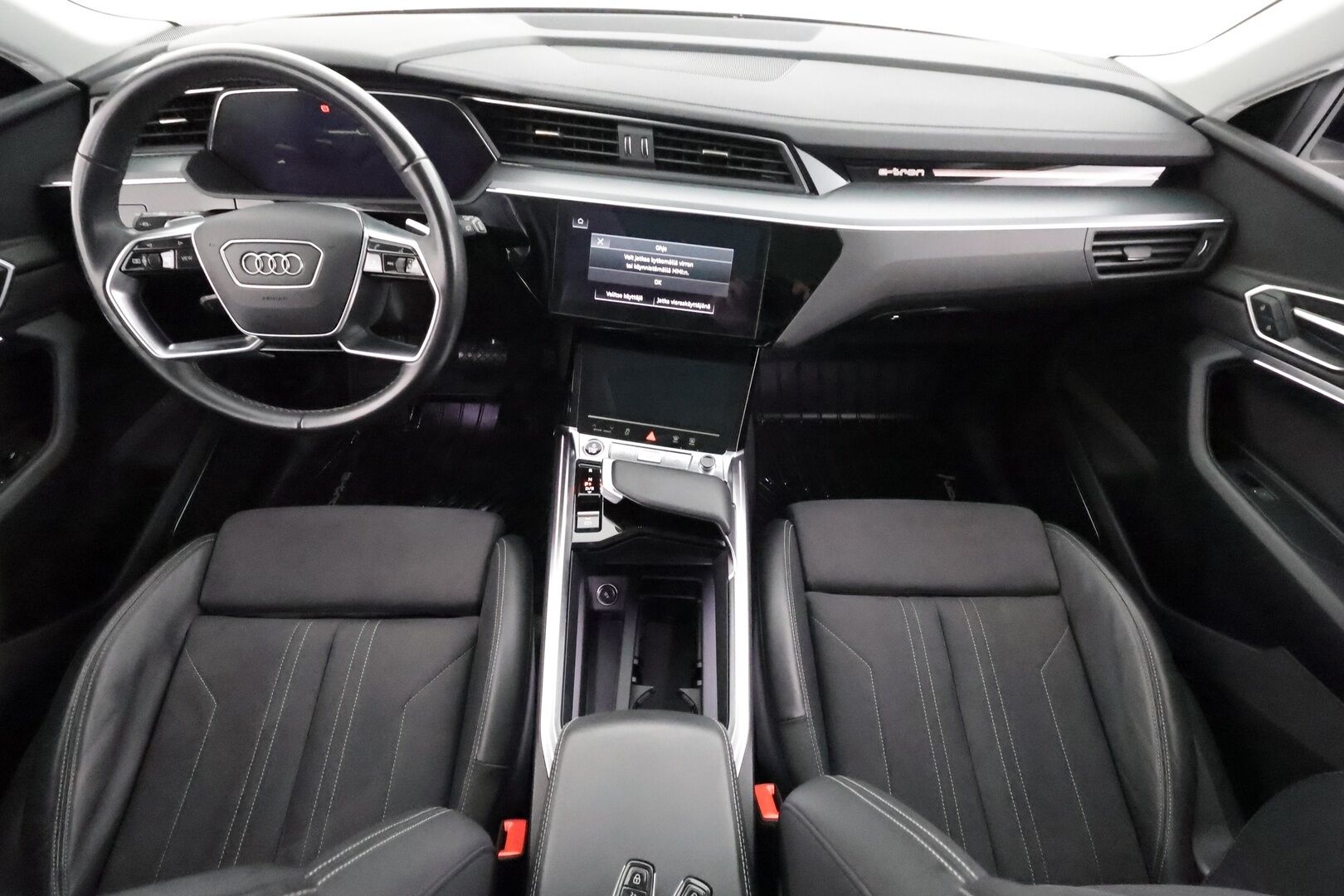 AUDI Q8 E-TRON 2024 55 Quattro  - | ACC | Lisälämmitin | Koukku | Matrix-LED | B&O | Panorama | Muistipenkki | Ilma-alusta | 360-Kamera | Merkkihuollettu | Kahdet renkaat |