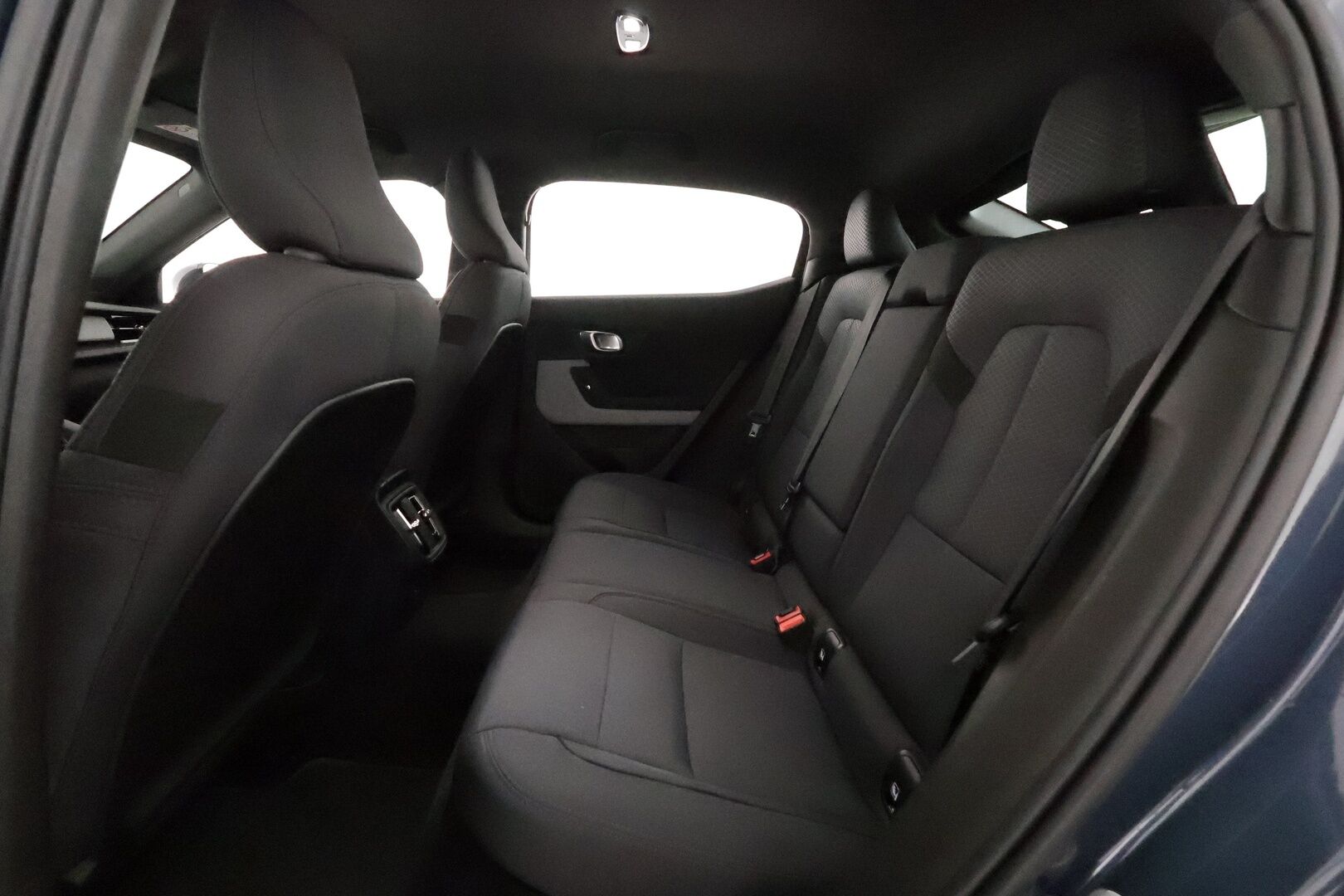 POLESTAR 2 2024 Long Range Single Motor 220kw ** Facelift / Pilot-paketti / Pixel LED / Vetokoukku / 360 Kamera / Keyless / Apple&Android** - 3,99 % KORKOTARJOUS TÄHÄN AUTOON - Akku kuntotarkastettu! / Kahdet renkaat