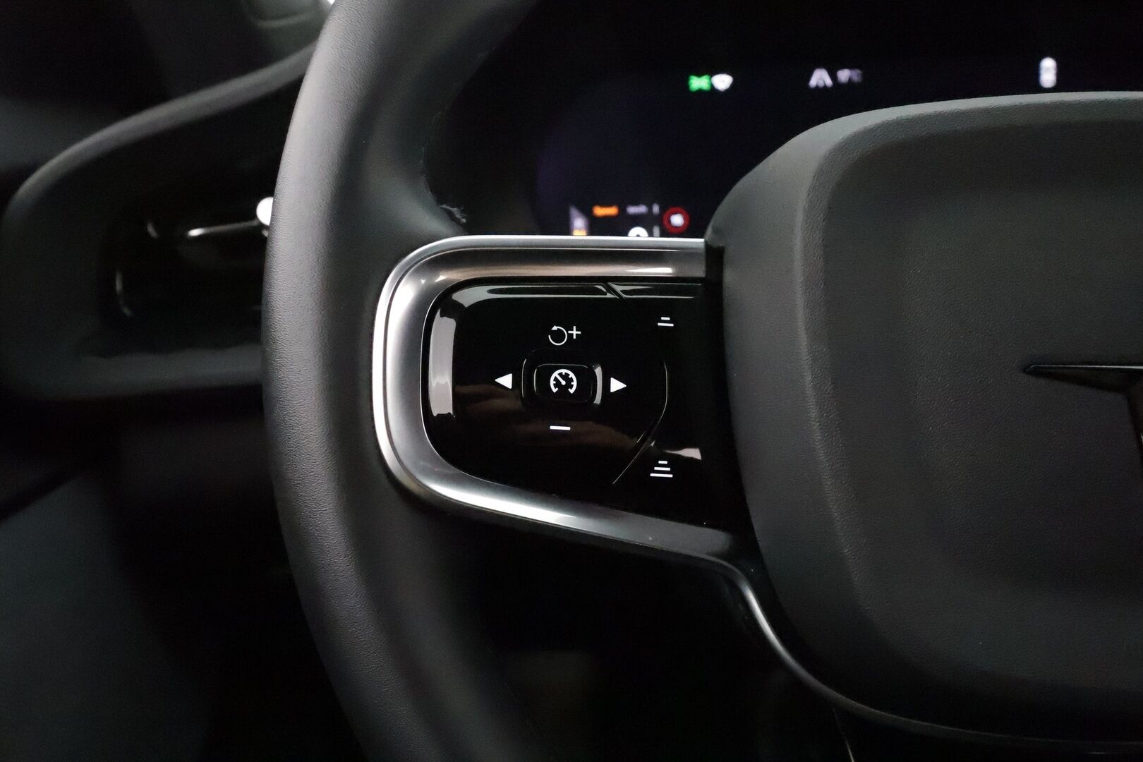 POLESTAR 2 2024 Long Range Single Motor 220kw ** Facelift / Pilot-paketti / Pixel LED / Vetokoukku / 360 Kamera / Keyless / Apple&Android** - 3,99 % KORKOTARJOUS TÄHÄN AUTOON - Akku kuntotarkastettu! / Kahdet renkaat