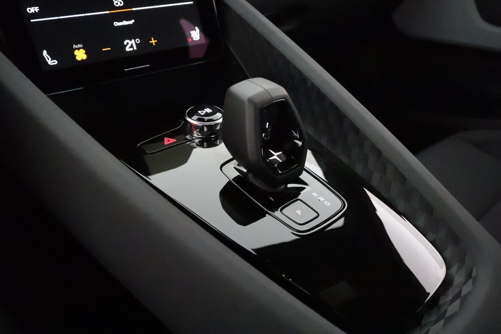 POLESTAR 2 2024 Long Range Single Motor 220kw ** Facelift / Pilot-paketti / Pixel LED / Vetokoukku / 360 Kamera / Keyless / Apple&Android** - 3,99 % KORKOTARJOUS TÄHÄN AUTOON - Akku kuntotarkastettu! / Kahdet renkaat