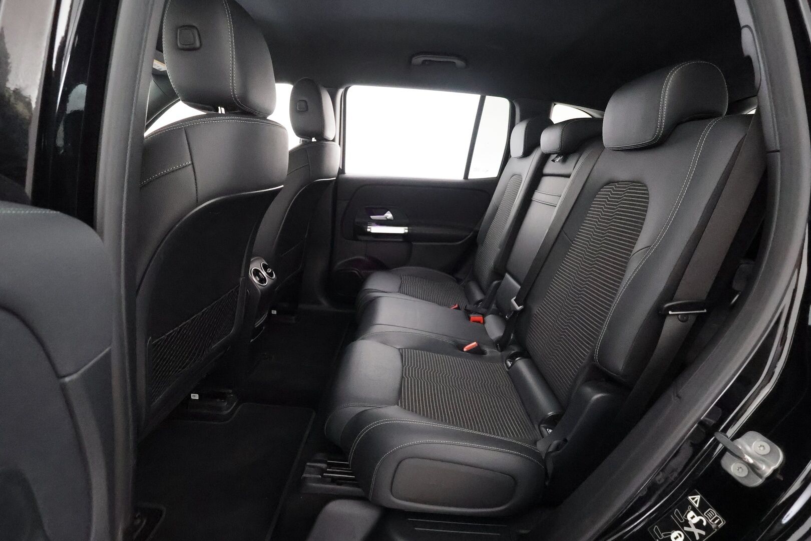 MERCEDES-BENZ EQB 2023 300 4Matic  - | Distronic | ILP | Widescreen | Ambient Light | Lane Assist | BSM | Navi | P.kamera ja tutkat | 2x renkaat aluin | Merkkihuollot | ALV | 