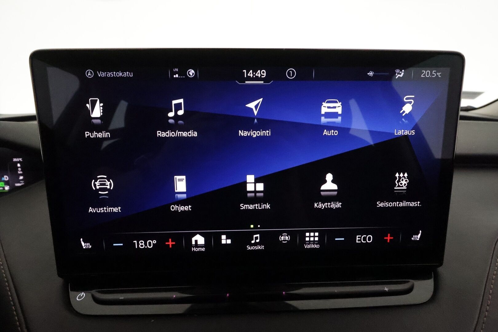SKODA ENYAQ 2022 82kWh iV80 4X4 **ILP / ACC / Matrix-LED / P.Kamera / Nahkaverhoilu / Navi / Kaistavahti / Keyless** - 3,99 % KORKOTARJOUS TÄHÄN AUTOON 7.9. ASTI! - Kahdet Renkaat / Merkkihuollettu!