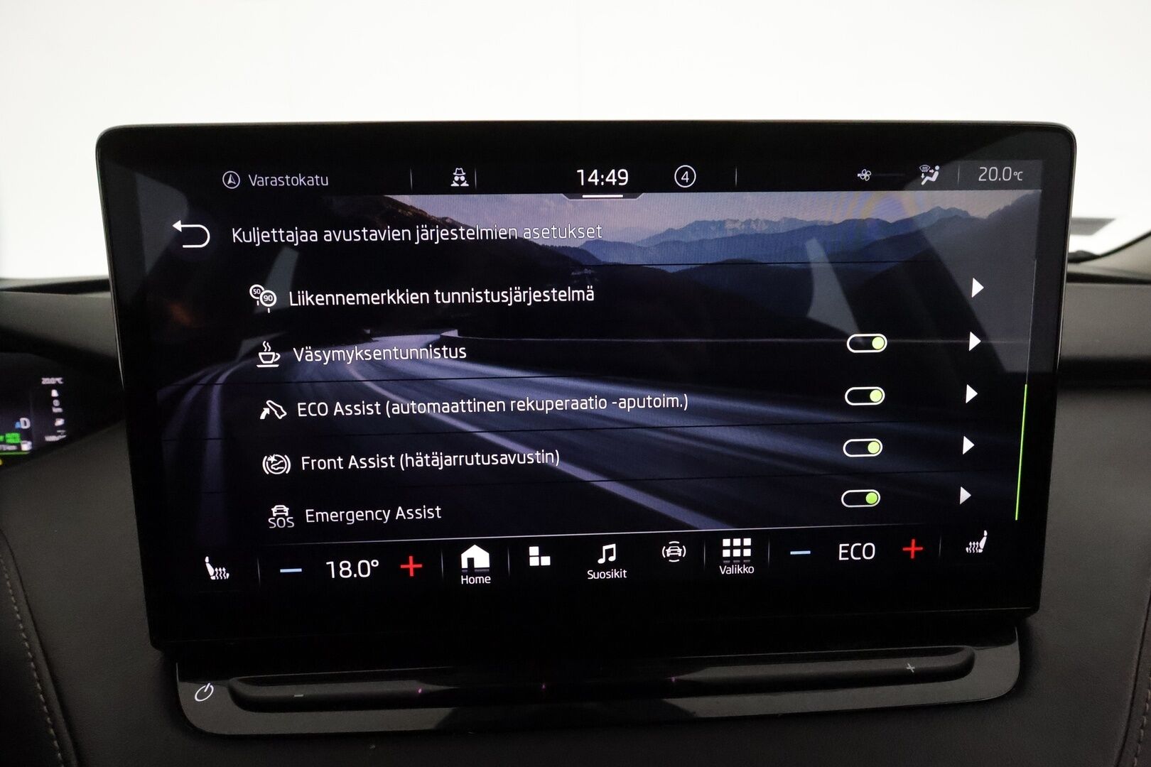 SKODA ENYAQ 2022 82kWh iV80 4X4 **ILP / ACC / Matrix-LED / P.Kamera / Nahkaverhoilu / Navi / Kaistavahti / Keyless** - 3,99 % KORKOTARJOUS TÄHÄN AUTOON 7.9. ASTI! - Kahdet Renkaat / Merkkihuollettu!
