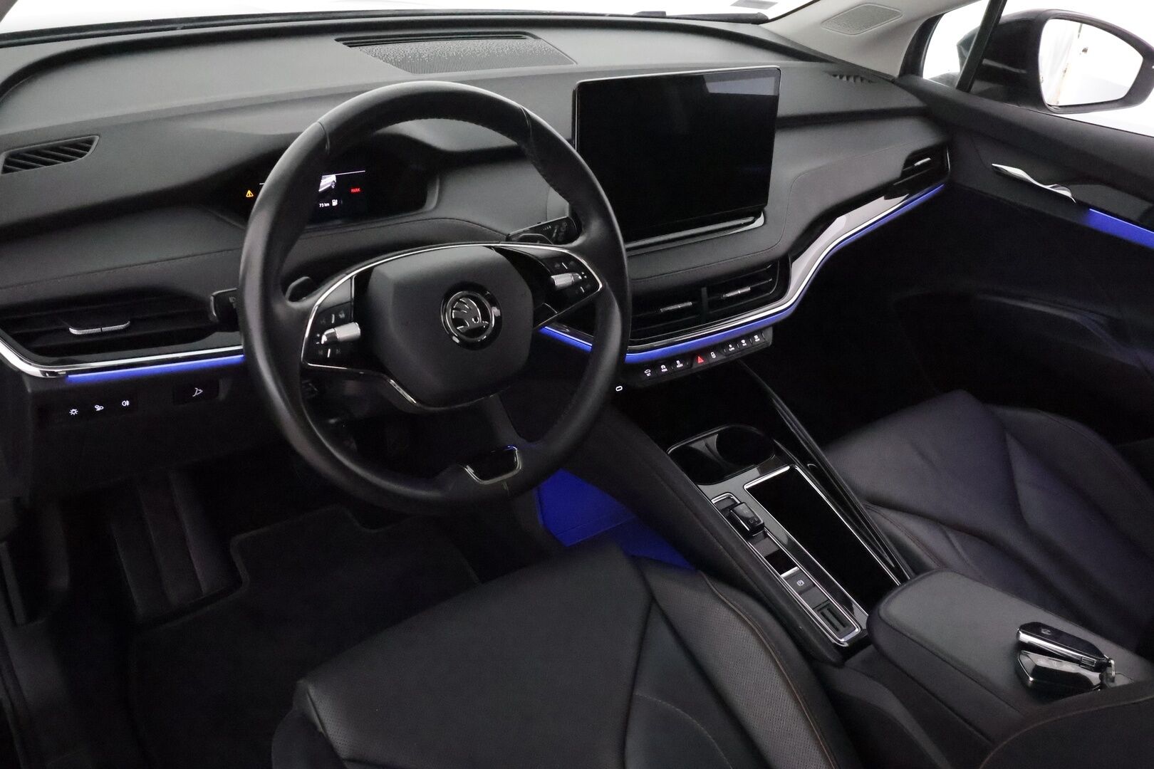 SKODA ENYAQ 2022 82kWh iV80 4X4 **ILP / ACC / Matrix-LED / P.Kamera / Nahkaverhoilu / Navi / Kaistavahti / Keyless** - 3,99 % KORKOTARJOUS TÄHÄN AUTOON 7.9. ASTI! - Kahdet Renkaat / Merkkihuollettu!