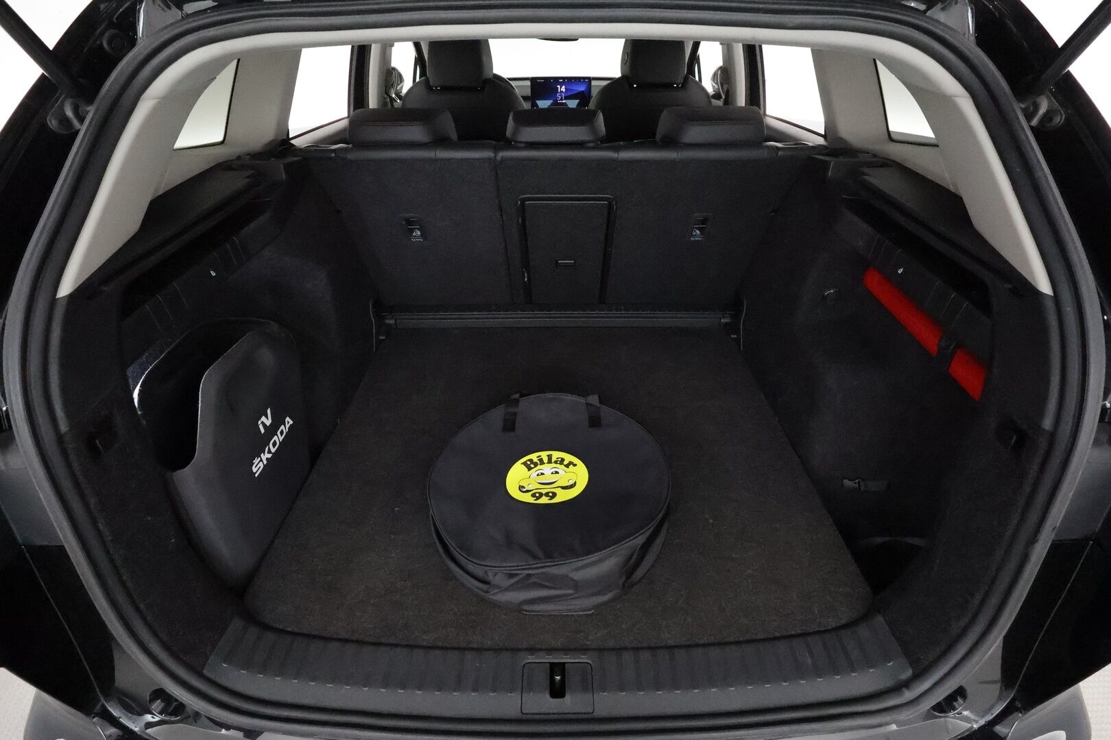 SKODA ENYAQ 2022 82kWh iV80 4X4 **ILP / ACC / Matrix-LED / P.Kamera / Nahkaverhoilu / Navi / Kaistavahti / Keyless** - 3,99 % KORKOTARJOUS TÄHÄN AUTOON 7.9. ASTI! - Kahdet Renkaat / Merkkihuollettu!