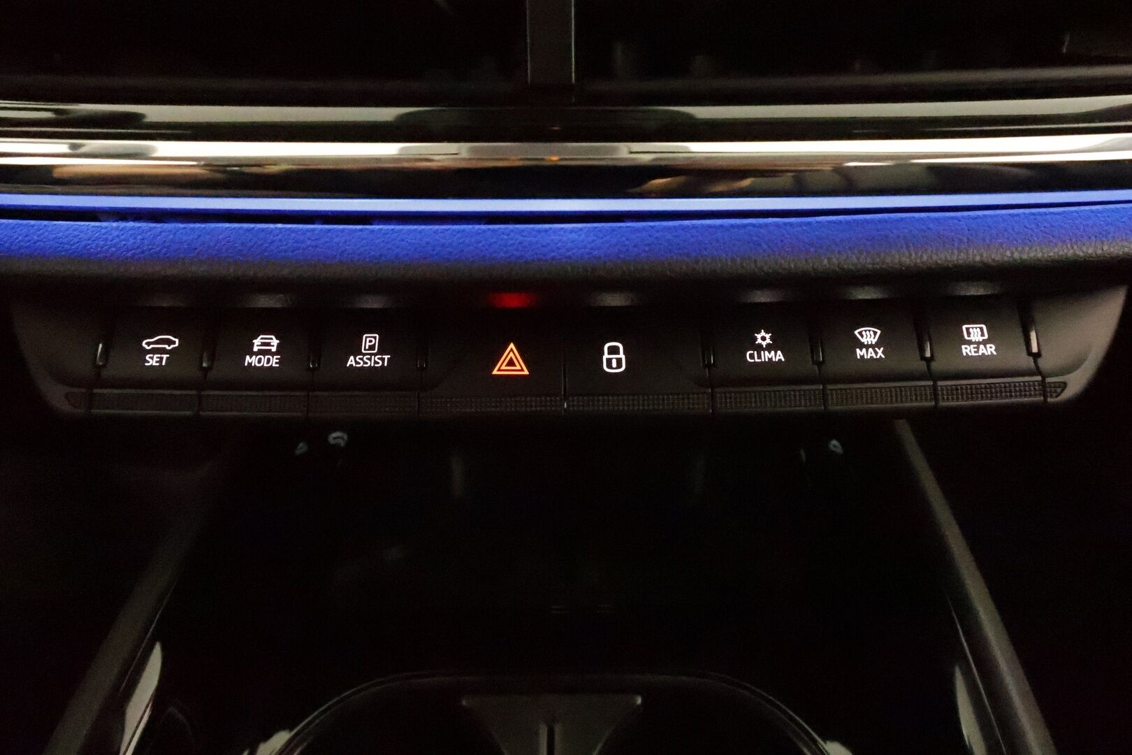 SKODA ENYAQ 2022 82kWh iV80 4X4 **ILP / ACC / Matrix-LED / P.Kamera / Nahkaverhoilu / Navi / Kaistavahti / Keyless** - 3,99 % KORKOTARJOUS TÄHÄN AUTOON 7.9. ASTI! - Kahdet Renkaat / Merkkihuollettu!