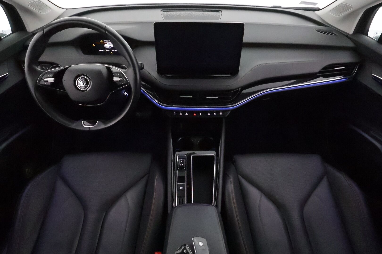 SKODA ENYAQ 2022 82kWh iV80 4X4 **ILP / ACC / Matrix-LED / P.Kamera / Nahkaverhoilu / Navi / Kaistavahti / Keyless** - 3,99 % KORKOTARJOUS TÄHÄN AUTOON 7.9. ASTI! - Kahdet Renkaat / Merkkihuollettu!
