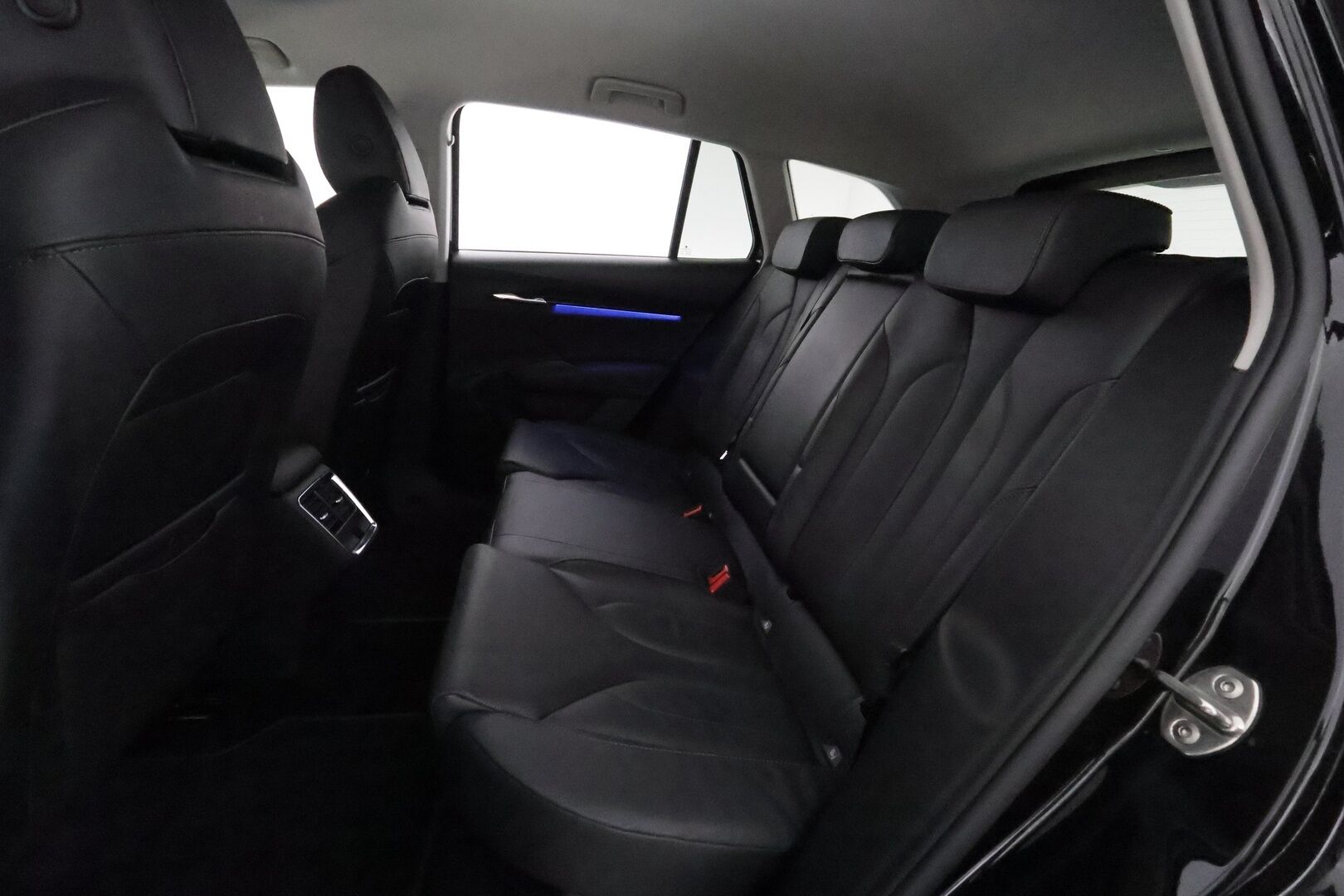 SKODA ENYAQ 2022 82kWh iV80 4X4 **ILP / ACC / Matrix-LED / P.Kamera / Nahkaverhoilu / Navi / Kaistavahti / Keyless** - 3,99 % KORKOTARJOUS TÄHÄN AUTOON 7.9. ASTI! - Kahdet Renkaat / Merkkihuollettu!