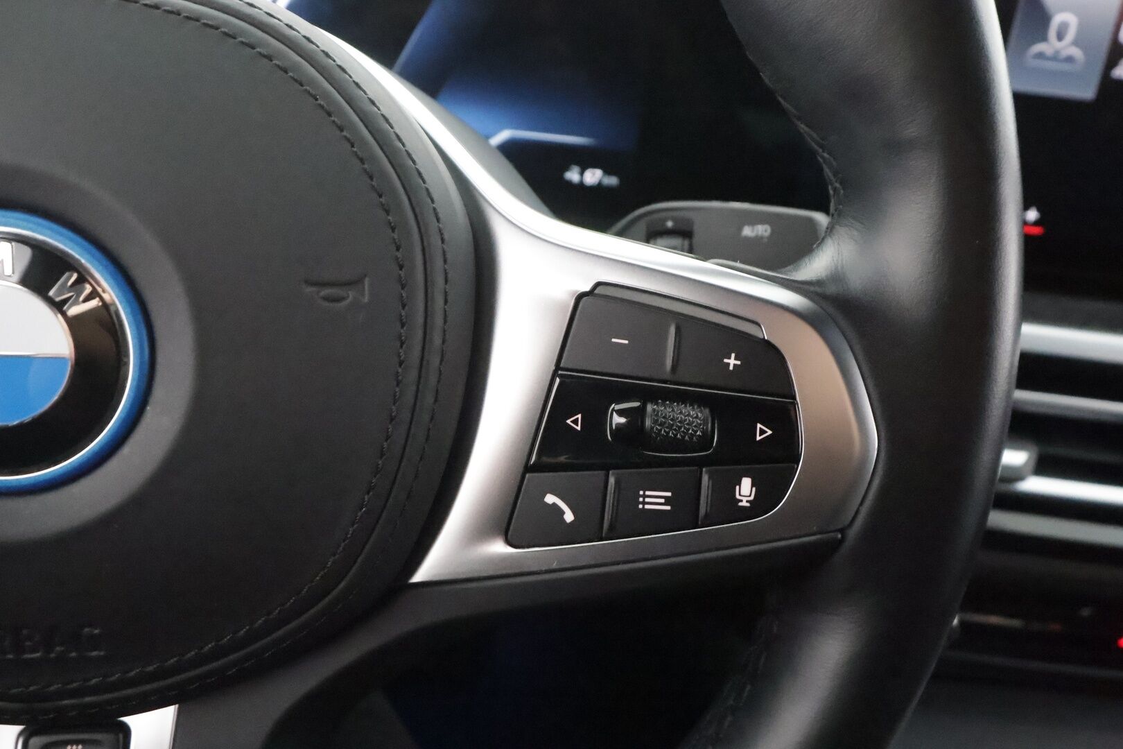 BMW i4 2023 eDrive35 Charged Plus - | ACC | Lisälämmitin | Koukku | H/K | HUD | widescreen | Muistipenkki | 360-Kamera | LED | Sporttipenkit | Ratinlämmitys | Comfort access | Kahdet Renkaat |