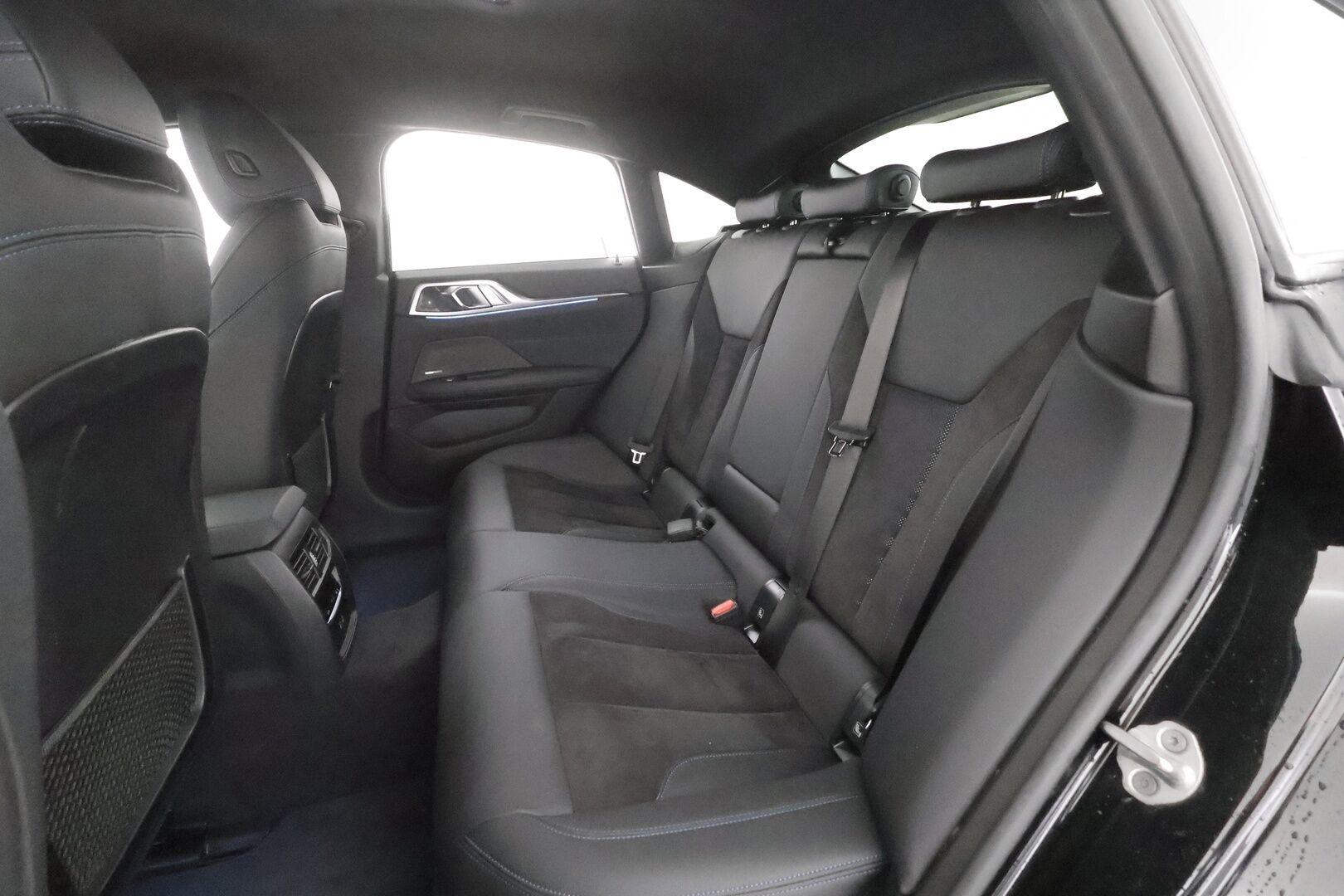 BMW i4 2023 eDrive35 Charged Plus - | ACC | Lisälämmitin | Koukku | H/K | HUD | widescreen | Muistipenkki | 360-Kamera | LED | Sporttipenkit | Ratinlämmitys | Comfort access | Kahdet Renkaat |