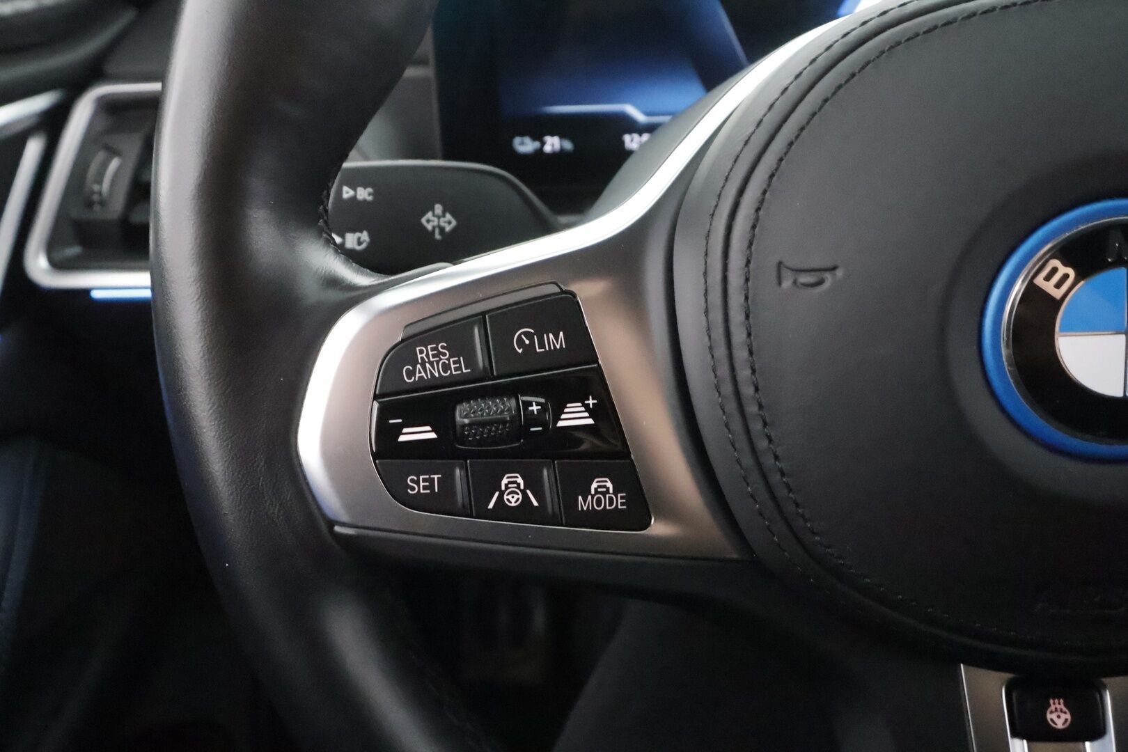 BMW i4 2023 eDrive35 Charged Plus - | ACC | Lisälämmitin | Koukku | H/K | HUD | widescreen | Muistipenkki | 360-Kamera | LED | Sporttipenkit | Ratinlämmitys | Comfort access | Kahdet Renkaat |