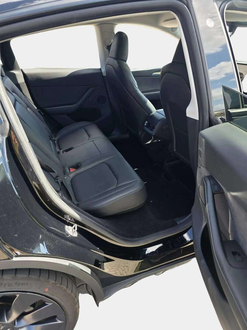 Tesla Model Y 2022 Performance - | Koukku | ILP | ACC | Matrix-LED | P.Kamera | Lasikatto | Muistipenkki | Premium Audio | Navi | Kaistavahti | Keyless | 2x Latauskaapelit |