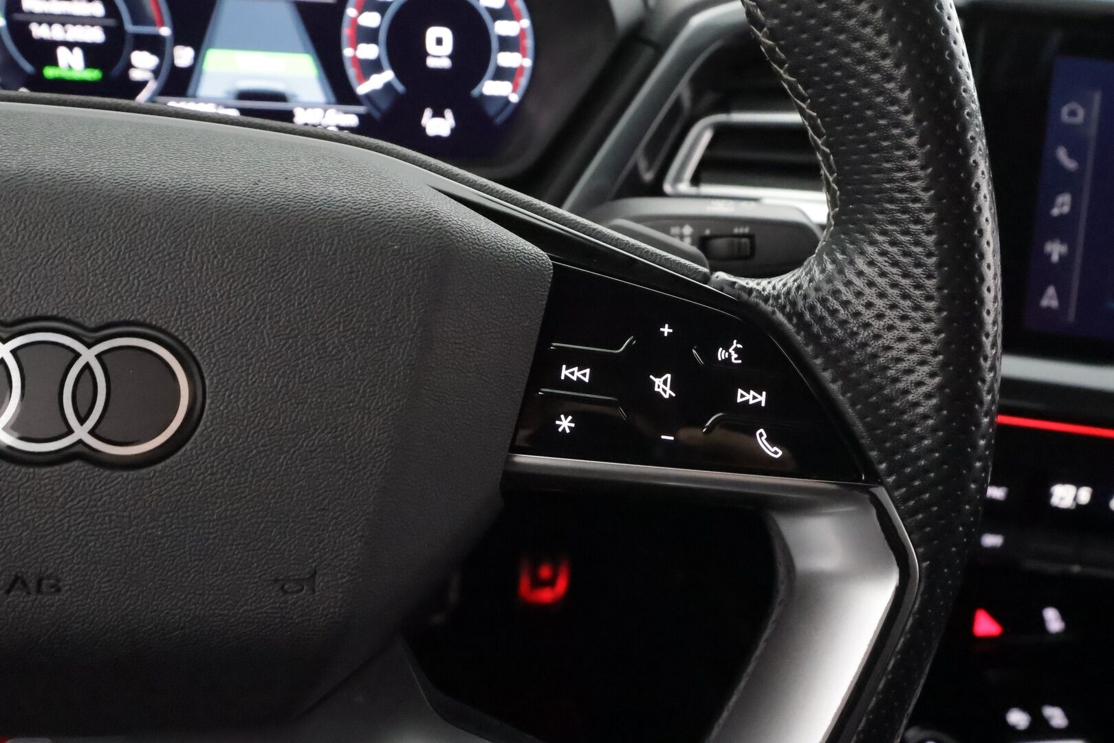 Audi Q4 e-tron 2022 50 e-tron quattro Sportback - | 2x S-Line | ACC | ILP | Koukku | SONOS | Matrix | Ambient light | Puolinahat | P.kamera | Sporttipenkit | Side Assist | Navi | Sähk. takaluukku |
